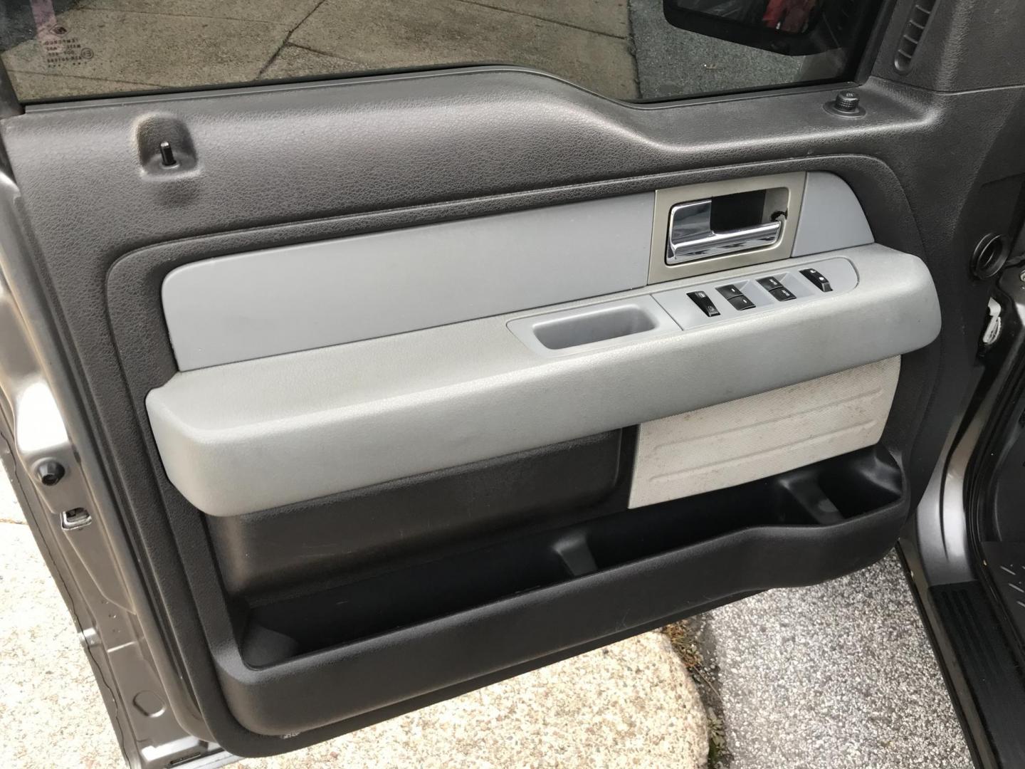 2011 Gray /Gray Ford F-150 FX4 SuperCab 6.5-ft. Bed 4WD (1FTEX1EM8BF) with an 3.7L V6 DOHC 24V engine, 4-Speed Automatic transmission, located at 577 Chester Pike, Prospect Park, PA, 19076, (610) 237-1015, 39.886154, -75.302338 - Photo#8