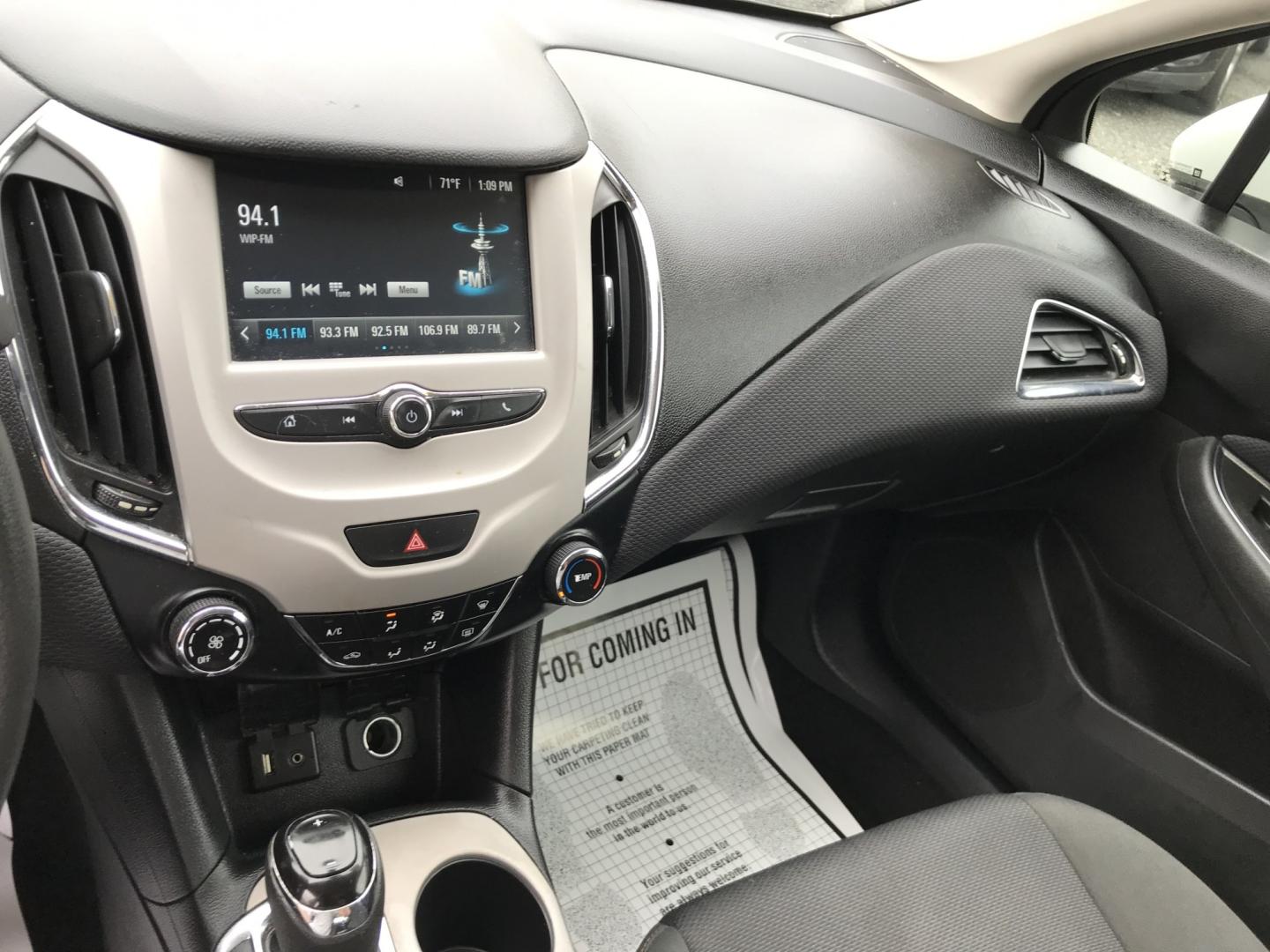 2018 White /Gray Chevrolet Cruze LS Auto (1G1BC5SM9J7) with an 1.4L L4 DOHC 16V TURBO engine, 6A transmission, located at 577 Chester Pike, Prospect Park, PA, 19076, (610) 237-1015, 39.886154, -75.302338 - 18 Chevy Cruze: Backup camera, great on gas, engine and transmission are strong, runs EXCELLENT! *Has a check engine light and needs inspection*- Photo#9