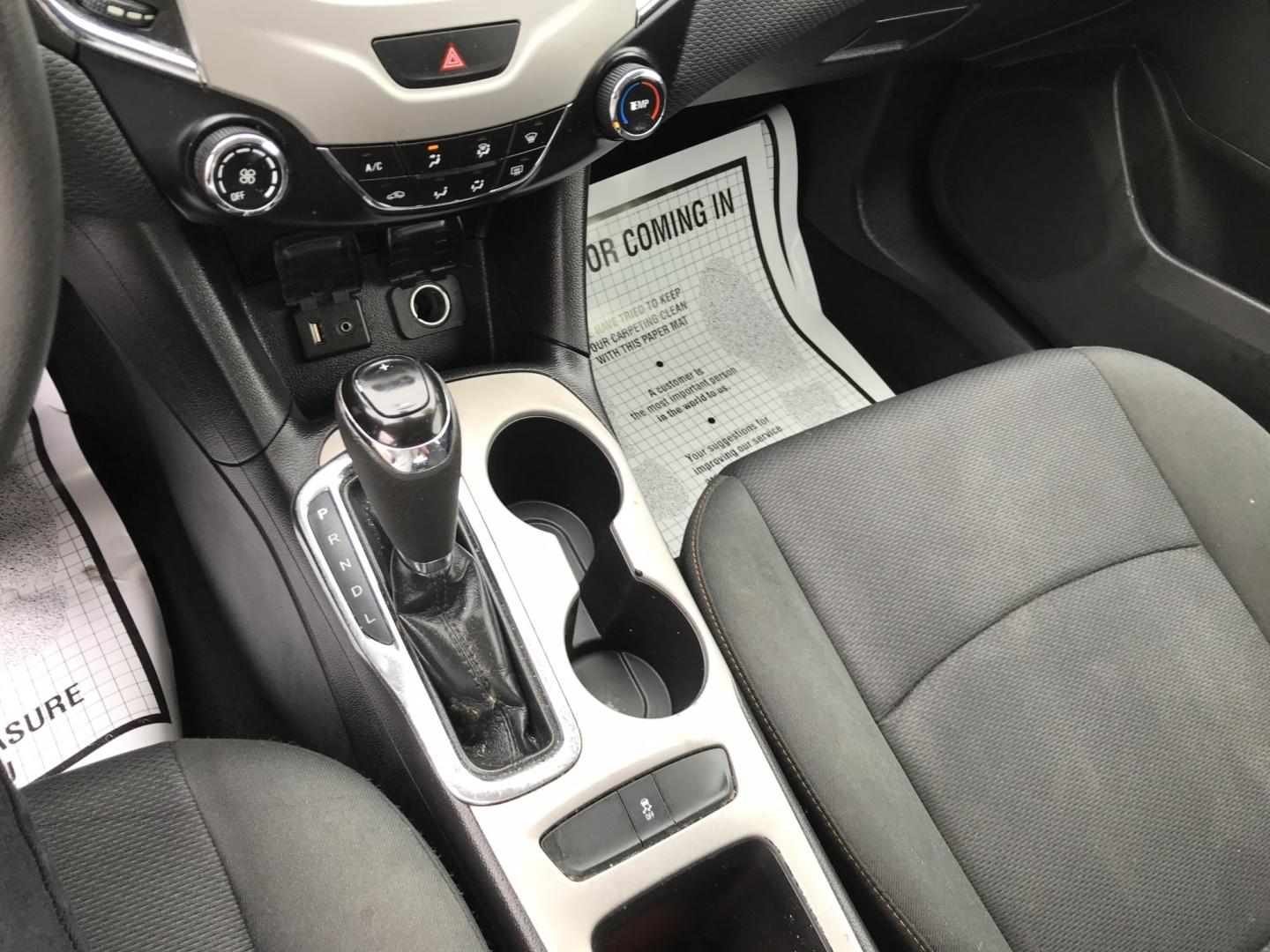 2018 White /Gray Chevrolet Cruze LS Auto (1G1BC5SM9J7) with an 1.4L L4 DOHC 16V TURBO engine, 6A transmission, located at 577 Chester Pike, Prospect Park, PA, 19076, (610) 237-1015, 39.886154, -75.302338 - 18 Chevy Cruze: Backup camera, great on gas, engine and transmission are strong, runs EXCELLENT! *Has a check engine light and needs inspection*- Photo#11