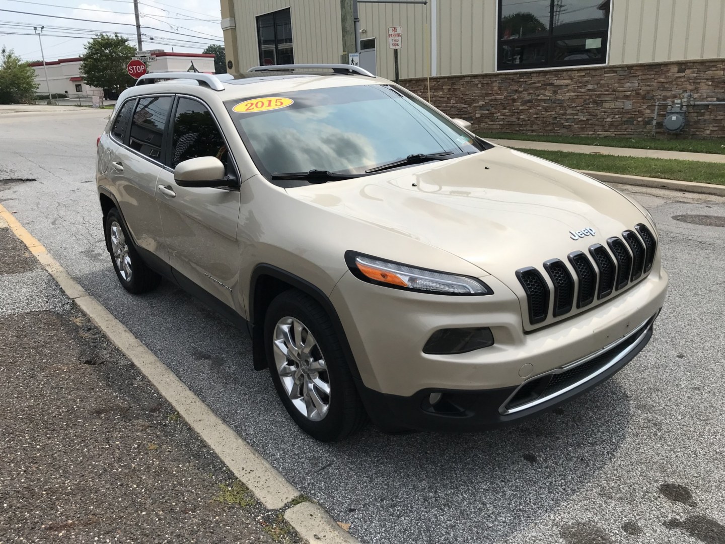 2015 Gold /Black Jeep Cherokee Limited (1C4PJMDS5FW) with an 3.2 V6 engine, Automatic transmission, located at 577 Chester Pike, Prospect Park, PA, 19076, (610) 237-1015, 39.886154, -75.302338 - 2015 Jeep Cherokee LIMITED Navigation System • Sunroof. Example Financing: • $2,500 Down • $100 Weekly • $200 Bi-Weekly We finance our own vehicles. We do not obtain or review traditional consumer credit reports. Financing decisions are based on verified income, ability to repay, and o- Photo#3