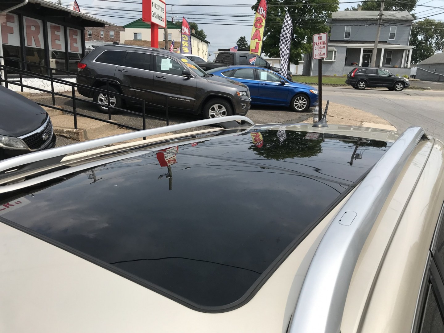 2015 Gold /Black Jeep Cherokee Limited (1C4PJMDS5FW) with an 3.2 V6 engine, Automatic transmission, located at 577 Chester Pike, Prospect Park, PA, 19076, (610) 237-1015, 39.886154, -75.302338 - 2015 Jeep Cherokee LIMITED Navigation System • Sunroof. Example Financing: • $2,500 Down • $100 Weekly • $200 Bi-Weekly We finance our own vehicles. We do not obtain or review traditional consumer credit reports. Financing decisions are based on verified income, ability to repay, and o- Photo#7