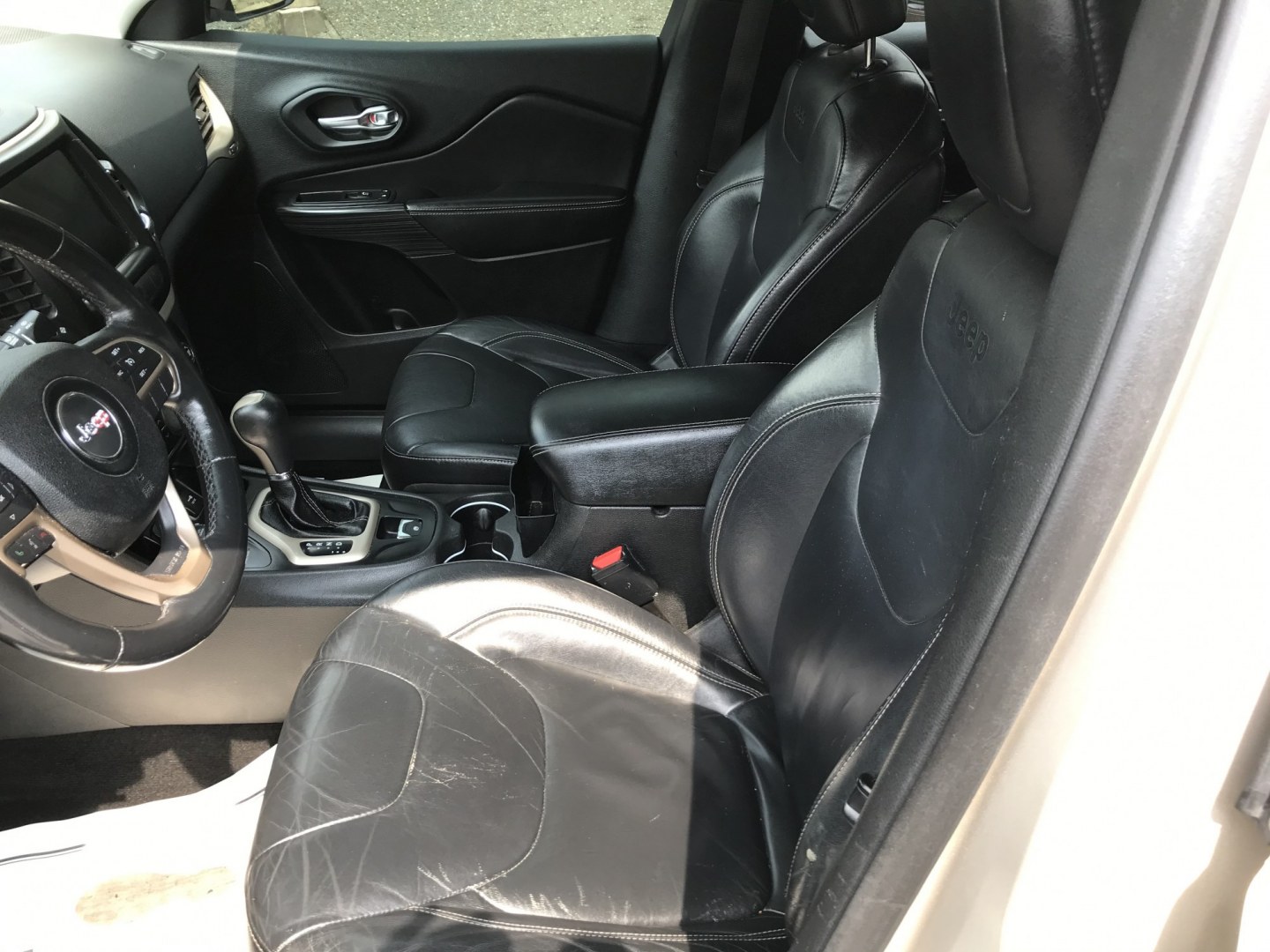 2015 Gold /Black Jeep Cherokee Limited (1C4PJMDS5FW) with an 3.2 V6 engine, Automatic transmission, located at 577 Chester Pike, Prospect Park, PA, 19076, (610) 237-1015, 39.886154, -75.302338 - 2015 Jeep Cherokee LIMITED Navigation System • Sunroof. Example Financing: • $2,500 Down • $100 Weekly • $200 Bi-Weekly We finance our own vehicles. We do not obtain or review traditional consumer credit reports. Financing decisions are based on verified income, ability to repay, and o- Photo#10