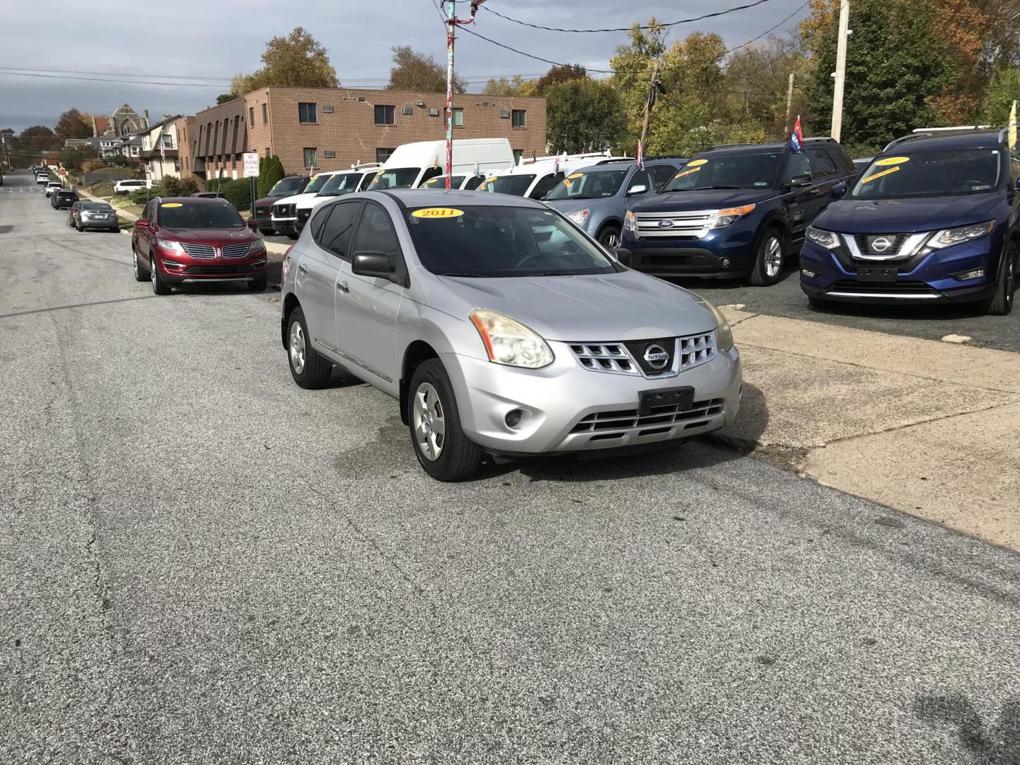 2011 Silver /Gray Nissan Rogue S (JN8AS5MV2BW) with an 2.5 V4 engine, Automatic transmission, located at 577 Chester Pike, Prospect Park, PA, 19076, (610) 237-1015, 39.886154, -75.302338 - 11 Nissan Rogue: Only 133k miles, nice radio, all wheel drive, new PA inspection, runs LIKE NEW! This vehicle comes inspected and has been given a bumper to bumper safety check. It is very clean, reliable, and well maintained. We offer a unique pay plan that is known for being the easiest and fas - Photo#1