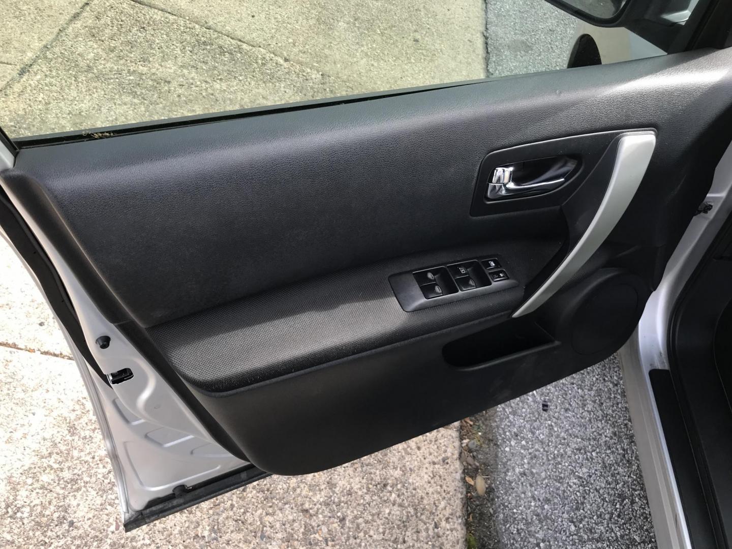 2011 Silver /Gray Nissan Rogue S (JN8AS5MV2BW) with an 2.5 V4 engine, Automatic transmission, located at 577 Chester Pike, Prospect Park, PA, 19076, (610) 237-1015, 39.886154, -75.302338 - 11 Nissan Rogue: Only 133k miles, nice radio, all wheel drive, new PA inspection, runs LIKE NEW! This vehicle comes inspected and has been given a bumper to bumper safety check. It is very clean, reliable, and well maintained. We offer a unique pay plan that is known for being the easiest and fas - Photo#8