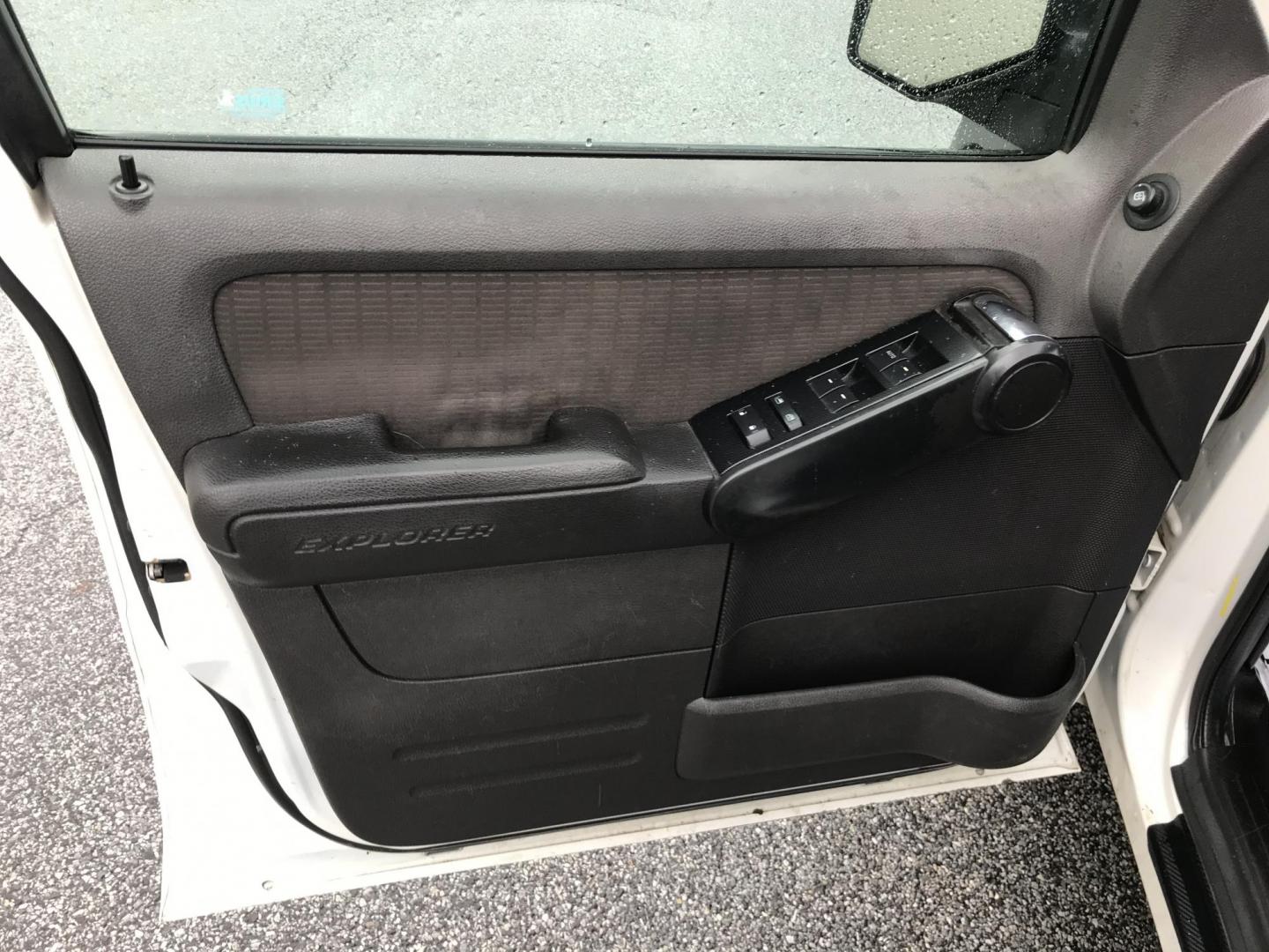 2010 White /Gray Ford Explorer Sport Trac XLT (1FMEU5BE9AU) with an 4.0 V6 engine, Automatic transmission, located at 577 Chester Pike, Prospect Park, PA, 19076, (610) 237-1015, 39.886154, -75.302338 - 2010 Ford Explorer Sport Trac XLT: 4x4, new PA inspection, SUPER clean, runs LIKE NEW! This vehicle comes inspected and has been given a bumper to bumper safety check. It is very clean, reliable, and well maintained. We offer a unique pay plan that is known for being the easiest and fastest finan - Photo#9