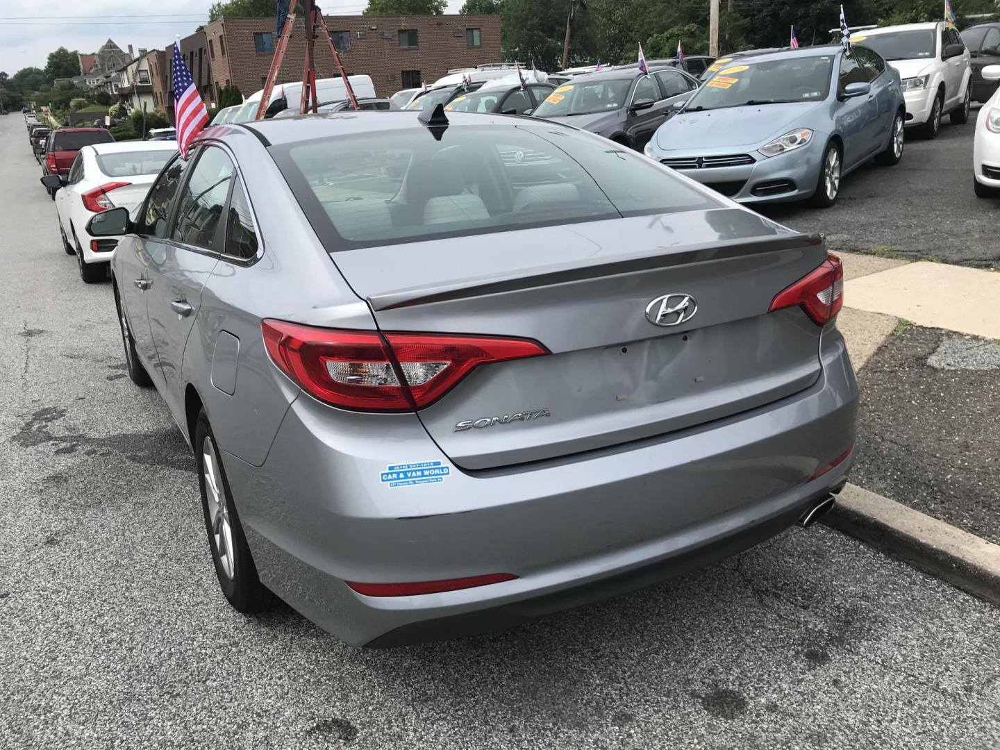 2015 Silver /Gray Hyundai Sonata SE (5NPE24AF4FH) with an 2.4 V4 engine, Automatic transmission, located at 577 Chester Pike, Prospect Park, PA, 19076, (610) 237-1015, 39.886154, -75.302338 - 2015 Hyundai Sonata: Great on gas, new PA inspection, SUPER CLEAN, runs EXCELLENT! This vehicle comes inspected and has been given a bumper to bumper safety check. It is very clean, reliable, and well maintained. We offer a unique pay plan that is known for being the easiest and fastest financing - Photo#5