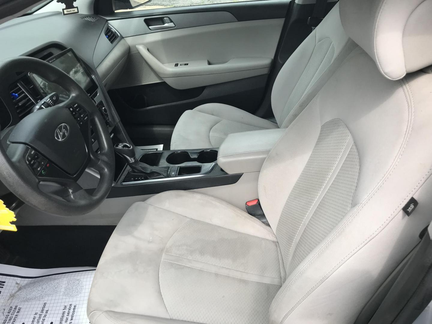 2015 Silver /Gray Hyundai Sonata SE (5NPE24AF4FH) with an 2.4 V4 engine, Automatic transmission, located at 577 Chester Pike, Prospect Park, PA, 19076, (610) 237-1015, 39.886154, -75.302338 - 2015 Hyundai Sonata: Great on gas, new PA inspection, SUPER CLEAN, runs EXCELLENT! This vehicle comes inspected and has been given a bumper to bumper safety check. It is very clean, reliable, and well maintained. We offer a unique pay plan that is known for being the easiest and fastest financing - Photo#9