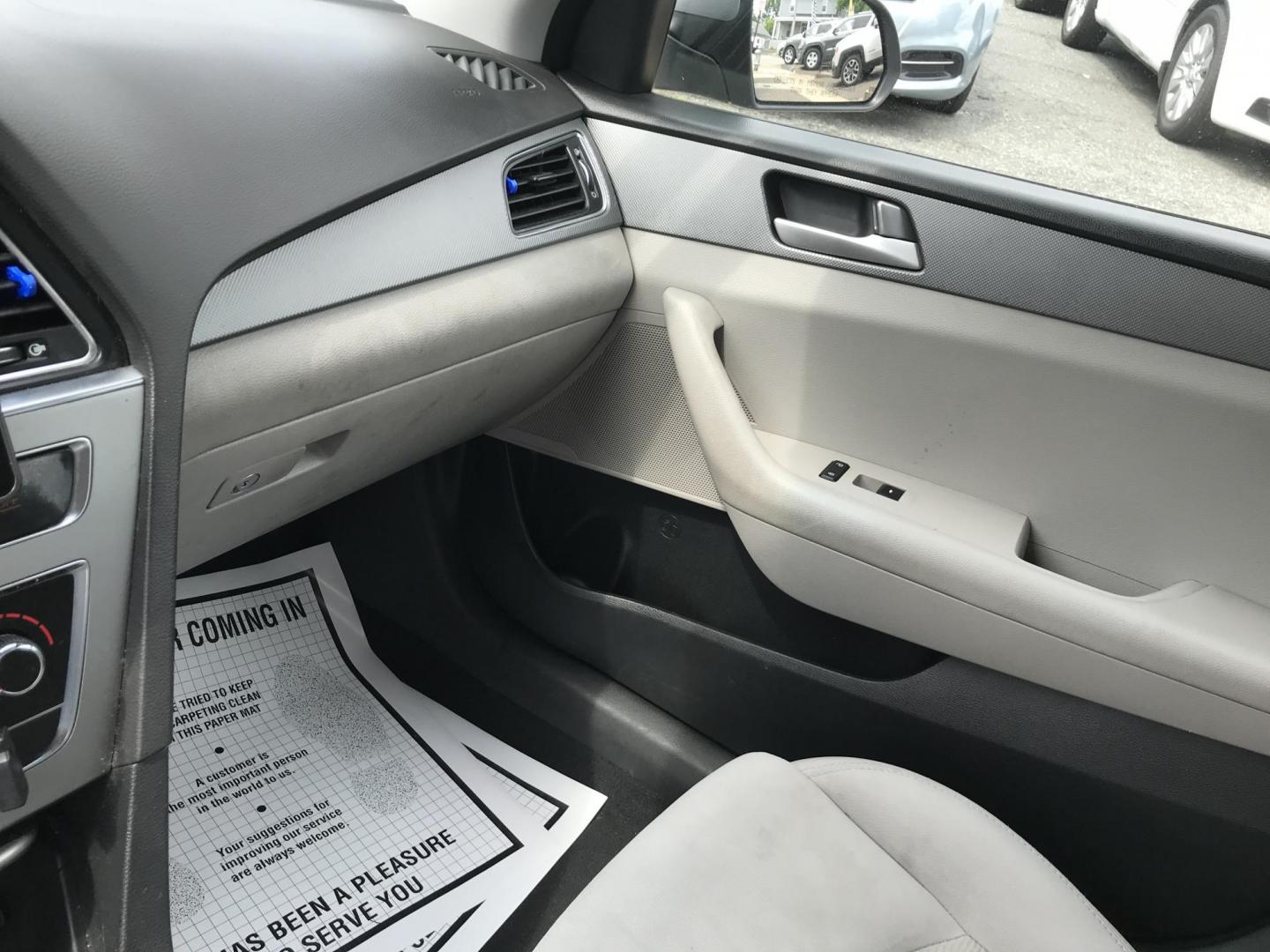 2015 Silver /Gray Hyundai Sonata SE (5NPE24AF4FH) with an 2.4 V4 engine, Automatic transmission, located at 577 Chester Pike, Prospect Park, PA, 19076, (610) 237-1015, 39.886154, -75.302338 - 2015 Hyundai Sonata: Great on gas, new PA inspection, SUPER CLEAN, runs EXCELLENT! This vehicle comes inspected and has been given a bumper to bumper safety check. It is very clean, reliable, and well maintained. We offer a unique pay plan that is known for being the easiest and fastest financing - Photo#13