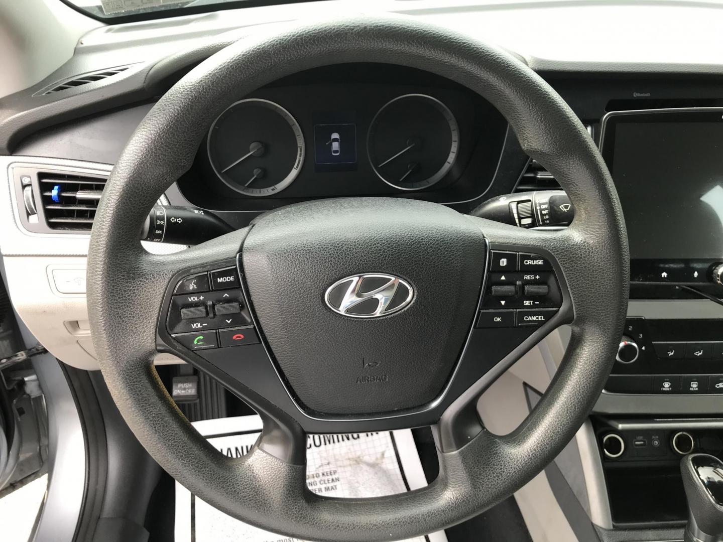 2015 Silver /Gray Hyundai Sonata SE (5NPE24AF4FH) with an 2.4 V4 engine, Automatic transmission, located at 577 Chester Pike, Prospect Park, PA, 19076, (610) 237-1015, 39.886154, -75.302338 - 2015 Hyundai Sonata: Great on gas, new PA inspection, SUPER CLEAN, runs EXCELLENT! This vehicle comes inspected and has been given a bumper to bumper safety check. It is very clean, reliable, and well maintained. We offer a unique pay plan that is known for being the easiest and fastest financing - Photo#11