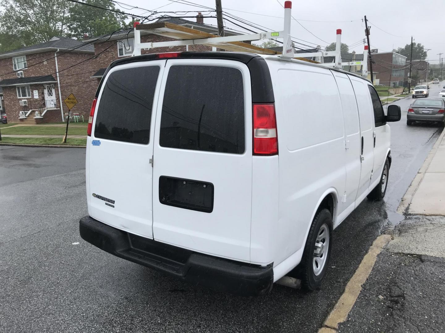 2013 White /Gray Chevrolet Express 1500 (1GCSGAFX2D1) with an 4.3 V6 engine, Automatic transmission, located at 577 Chester Pike, Prospect Park, PA, 19076, (610) 237-1015, 39.886154, -75.302338 - Photo#4