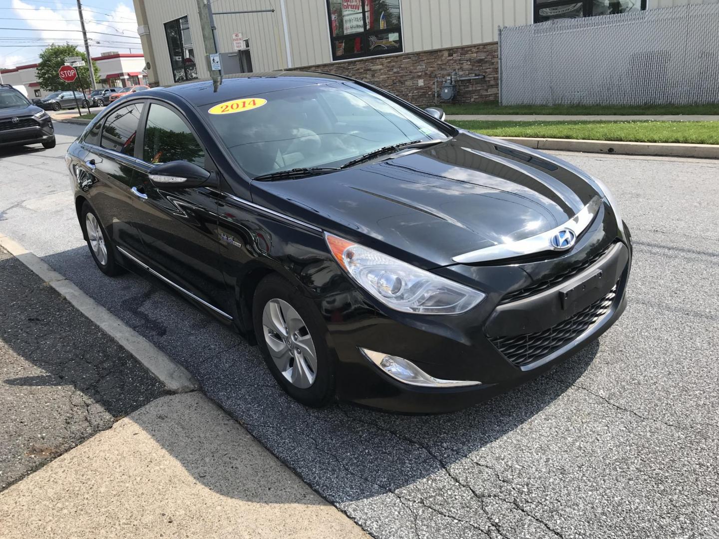 2014 Black /Gray Hyundai Sonata Hybrid Hybrid (KMHEC4A40EA) with an 2.4 V4 engine, Automatic transmission, located at 577 Chester Pike, Prospect Park, PA, 19076, (610) 237-1015, 39.886154, -75.302338 - 2014 Hyundai Sonata Hybrid: Backup camera, new PA inspection, great on gas, RUNS EXCELLENT! *This vehicle is cash only, no financing* - Photo#1