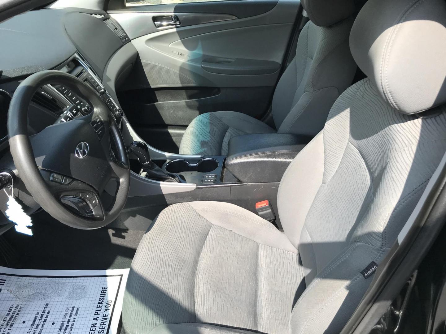 2014 Black /Gray Hyundai Sonata Hybrid Hybrid (KMHEC4A40EA) with an 2.4 V4 engine, Automatic transmission, located at 577 Chester Pike, Prospect Park, PA, 19076, (610) 237-1015, 39.886154, -75.302338 - 2014 Hyundai Sonata Hybrid: Backup camera, new PA inspection, great on gas, RUNS EXCELLENT! *This vehicle is cash only, no financing* - Photo#9