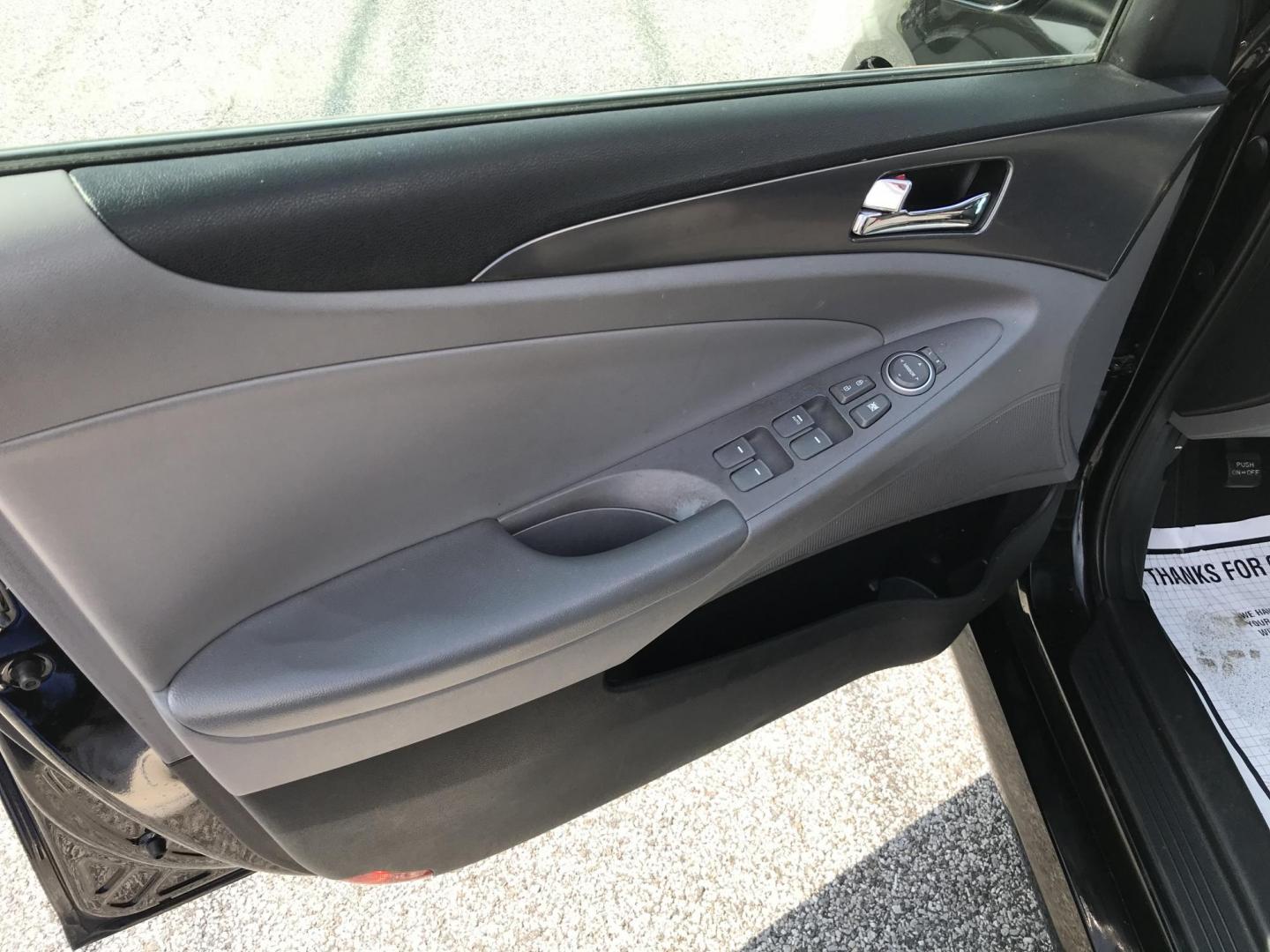 2014 Black /Gray Hyundai Sonata Hybrid Hybrid (KMHEC4A40EA) with an 2.4 V4 engine, Automatic transmission, located at 577 Chester Pike, Prospect Park, PA, 19076, (610) 237-1015, 39.886154, -75.302338 - 2014 Hyundai Sonata Hybrid: Backup camera, new PA inspection, great on gas, RUNS EXCELLENT! *This vehicle is cash only, no financing* - Photo#8