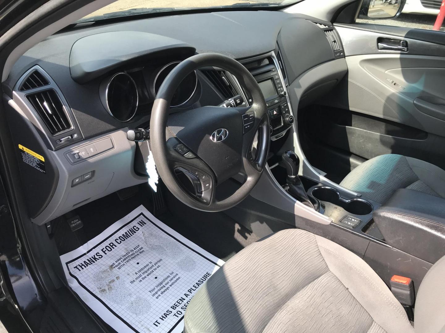 2014 Black /Gray Hyundai Sonata Hybrid Hybrid (KMHEC4A40EA) with an 2.4 V4 engine, Automatic transmission, located at 577 Chester Pike, Prospect Park, PA, 19076, (610) 237-1015, 39.886154, -75.302338 - 2014 Hyundai Sonata Hybrid: Backup camera, new PA inspection, great on gas, RUNS EXCELLENT! *This vehicle is cash only, no financing* - Photo#10