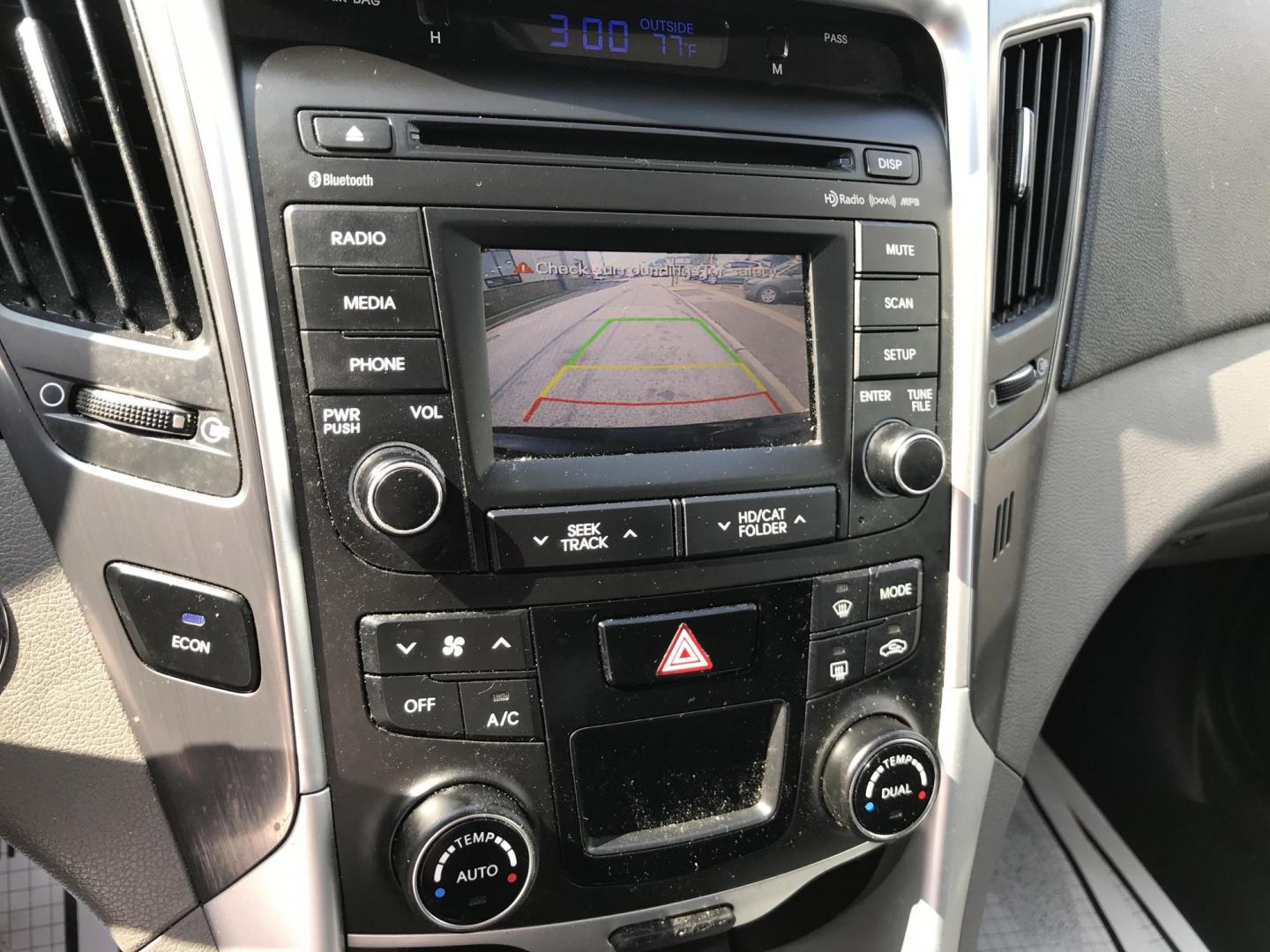 2014 Black /Gray Hyundai Sonata Hybrid Hybrid (KMHEC4A40EA) with an 2.4 V4 engine, Automatic transmission, located at 577 Chester Pike, Prospect Park, PA, 19076, (610) 237-1015, 39.886154, -75.302338 - 2014 Hyundai Sonata Hybrid: Backup camera, new PA inspection, great on gas, RUNS EXCELLENT! *This vehicle is cash only, no financing* - Photo#15