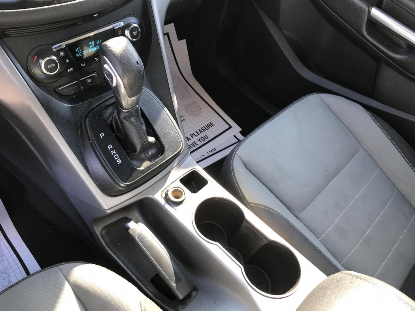 2014 Blue /Gray Ford Escape SE (1FMCU9G94EU) with an 2.0 V4 engine, Automatic transmission, located at 577 Chester Pike, Prospect Park, PA, 19076, (610) 237-1015, 39.886154, -75.302338 - Photo#17