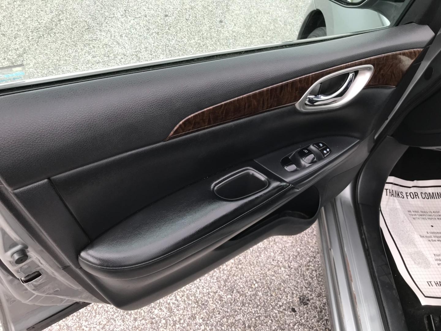 2013 Silver /Gray Nissan Sentra SL (3N1AB7AP8DL) with an 1.8 V4 engine, Automatic transmission, located at 577 Chester Pike, Prospect Park, PA, 19076, (610) 237-1015, 39.886154, -75.302338 - Photo#10