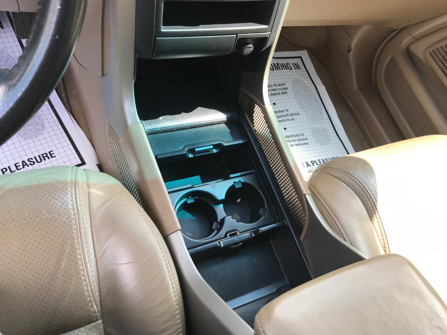 2003 Gold /Tan Honda Pilot EXL (2HKYF18553H) with an 3.5 V6 engine, Automatic transmission, located at 577 Chester Pike, Prospect Park, PA, 19076, (610) 237-1015, 39.886154, -75.302338 - 2003 Honda Pilot EXL: 3rd row seating, 4x4, SUPER CLEAN, runs LIKE NEW! *Vehicle sold as-is* - Photo#12