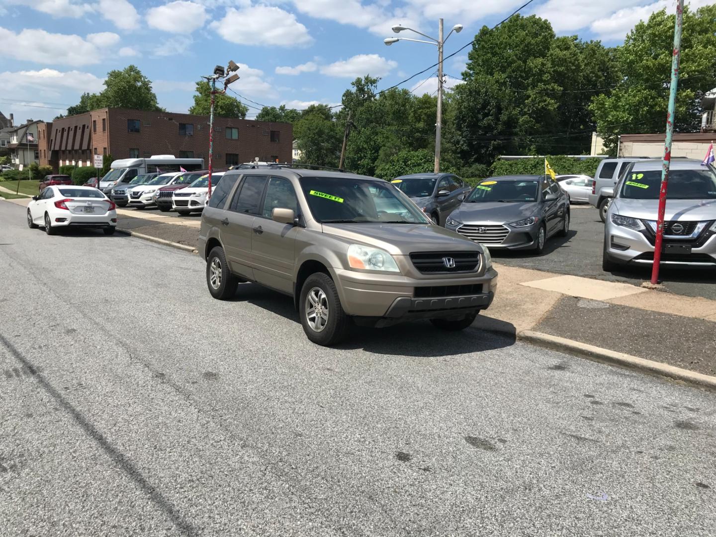 2003 Gold /Tan Honda Pilot EXL (2HKYF18553H) with an 3.5 V6 engine, Automatic transmission, located at 577 Chester Pike, Prospect Park, PA, 19076, (610) 237-1015, 39.886154, -75.302338 - 2003 Honda Pilot EXL: 3rd row seating, 4x4, SUPER CLEAN, runs LIKE NEW! *Vehicle sold as-is* - Photo#1
