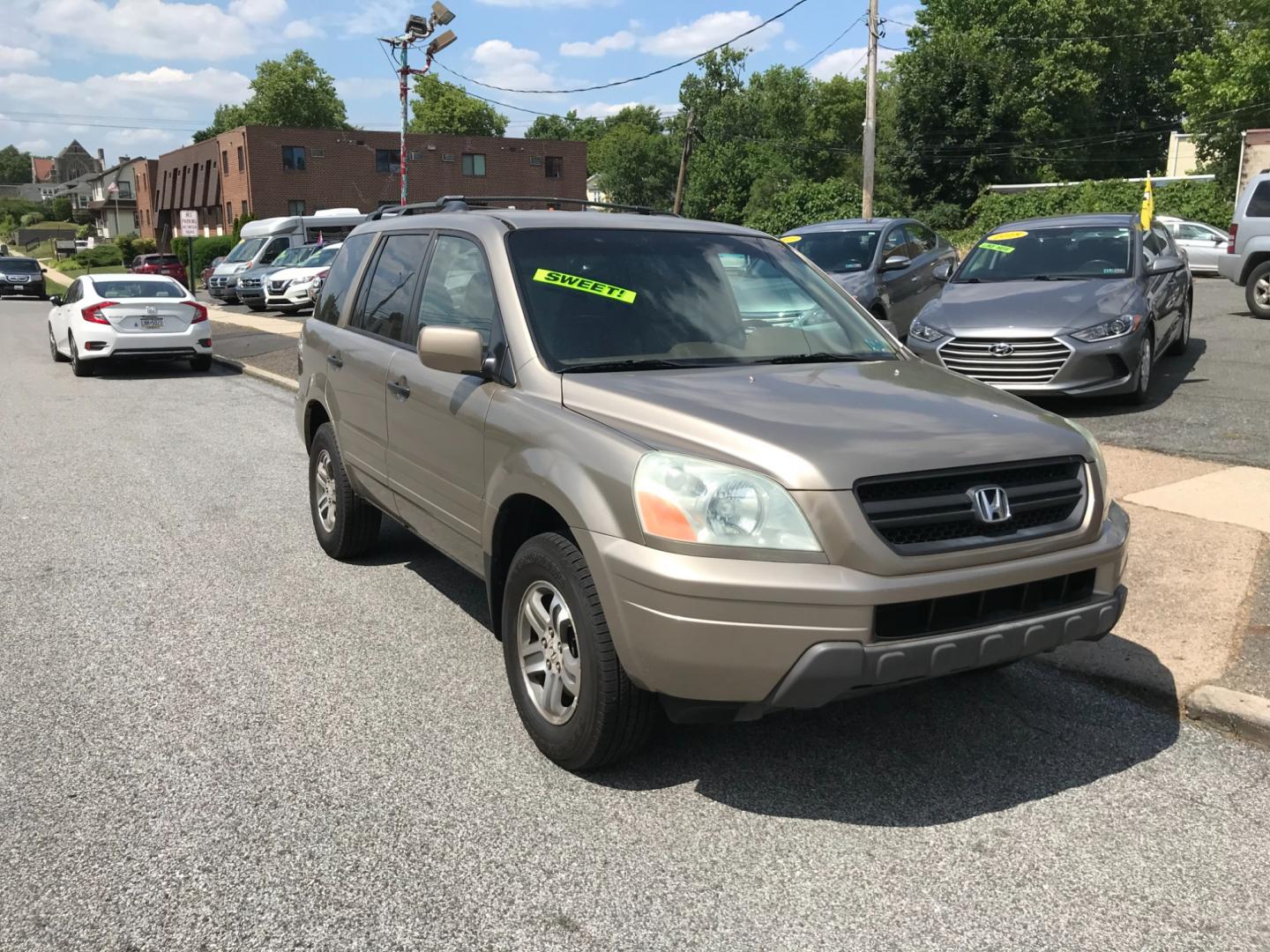 2003 Gold /Tan Honda Pilot EXL (2HKYF18553H) with an 3.5 V6 engine, Automatic transmission, located at 577 Chester Pike, Prospect Park, PA, 19076, (610) 237-1015, 39.886154, -75.302338 - 2003 Honda Pilot EXL: 3rd row seating, 4x4, SUPER CLEAN, runs LIKE NEW! *Vehicle sold as-is* - Photo#2