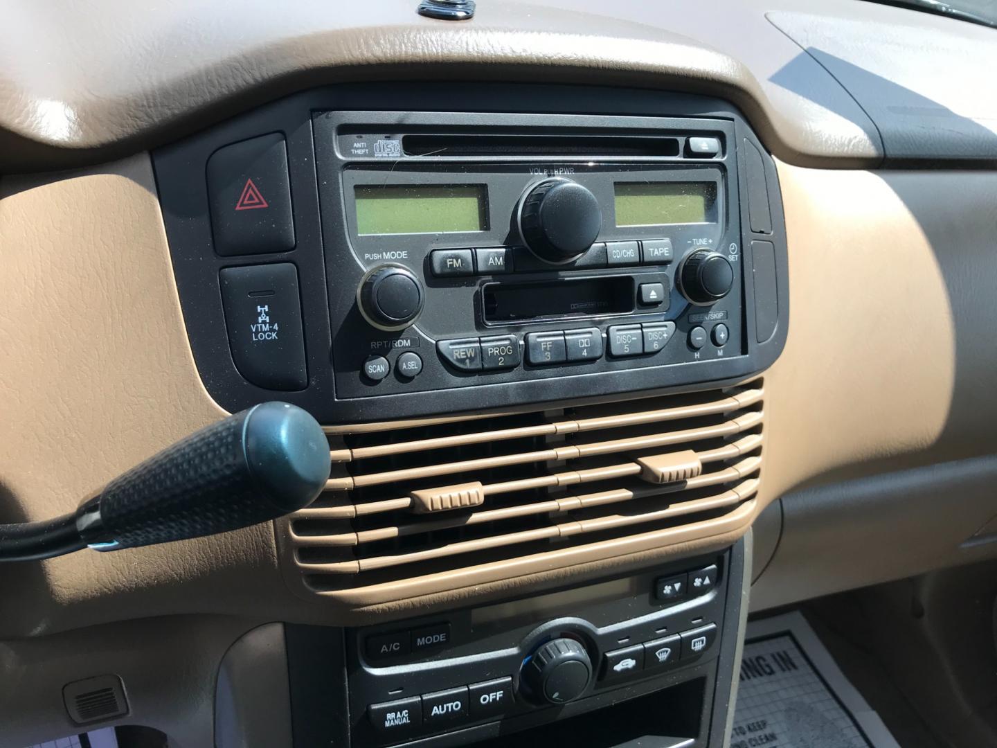 2003 Gold /Tan Honda Pilot EXL (2HKYF18553H) with an 3.5 V6 engine, Automatic transmission, located at 577 Chester Pike, Prospect Park, PA, 19076, (610) 237-1015, 39.886154, -75.302338 - 2003 Honda Pilot EXL: 3rd row seating, 4x4, SUPER CLEAN, runs LIKE NEW! *Vehicle sold as-is* - Photo#13