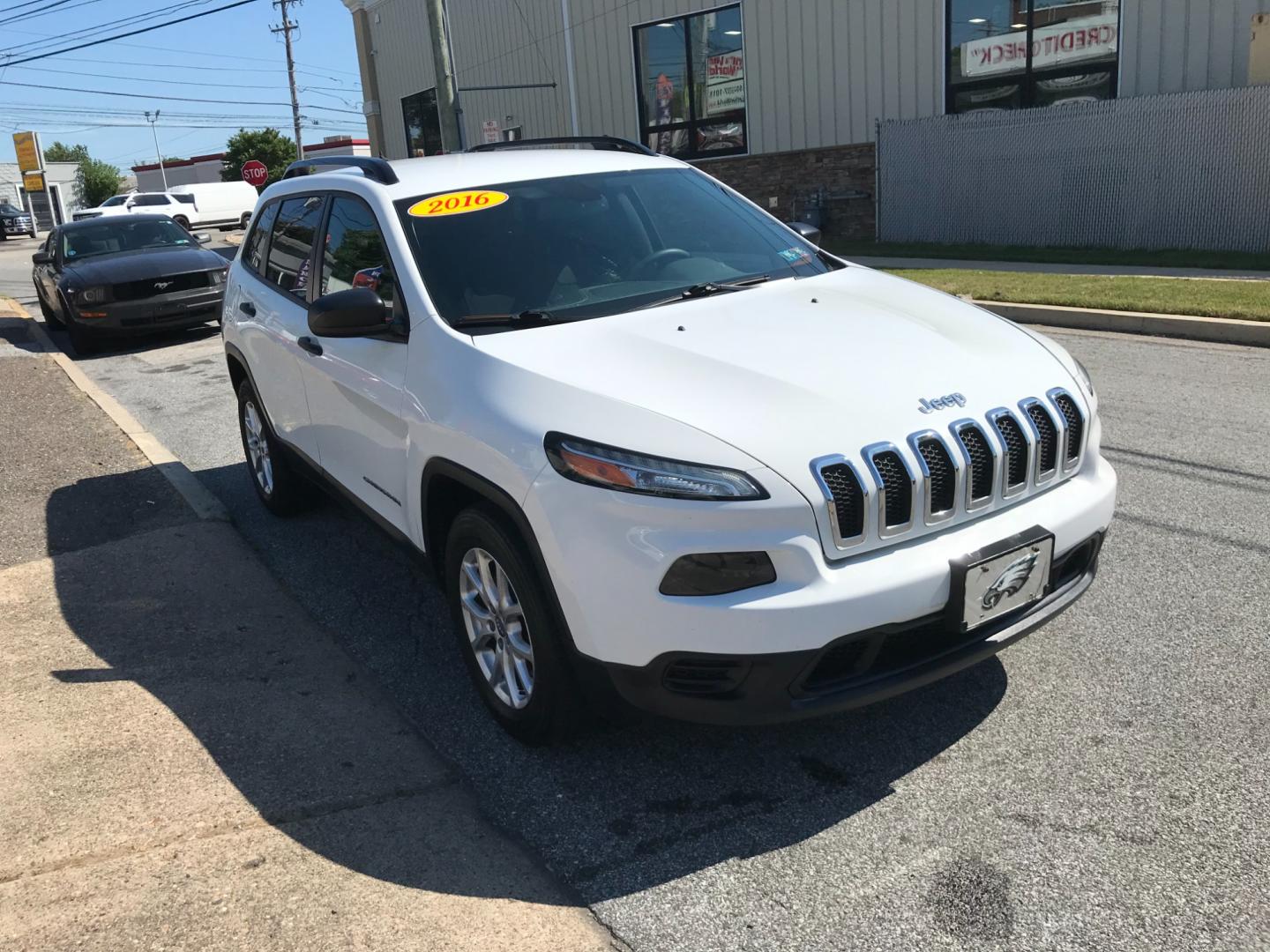2016 White /Gray Jeep Cherokee Sport (1C4PJMAB1GW) with an 2.4 V4 engine, Automatic transmission, located at 577 Chester Pike, Prospect Park, PA, 19076, (610) 237-1015, 39.886154, -75.302338 - 2016 Jeep Cherokee: 4x4, backup camera, new PA inspection, SUPER clean, runs LIKE NEW! This vehicle comes inspected and has been given a bumper to bumper safety check. It is very clean, reliable, and well maintained. We offer a unique pay plan that is known for being the easiest and fastest finan - Photo#3