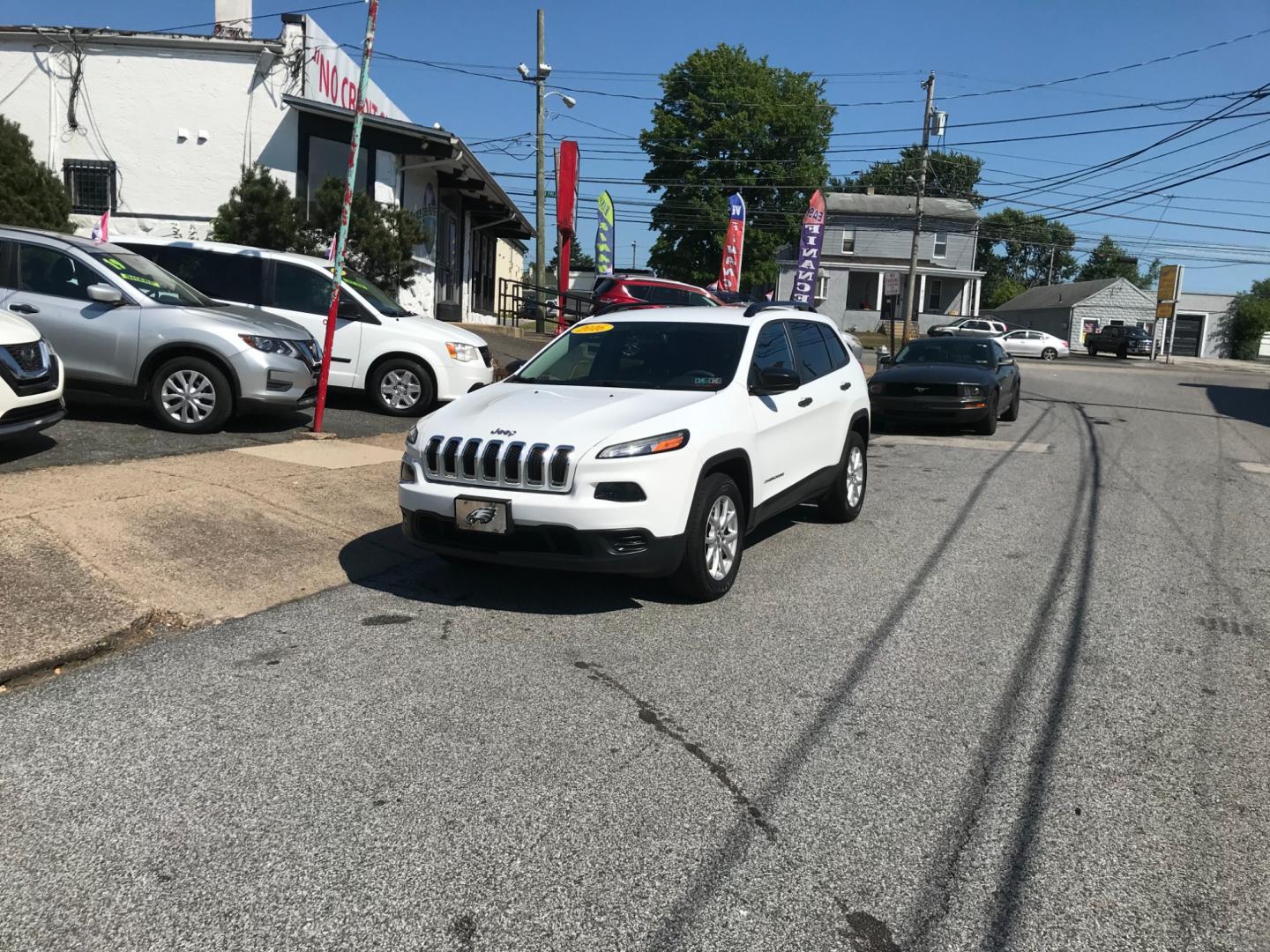 2016 White /Gray Jeep Cherokee Sport (1C4PJMAB1GW) with an 2.4 V4 engine, Automatic transmission, located at 577 Chester Pike, Prospect Park, PA, 19076, (610) 237-1015, 39.886154, -75.302338 - 2016 Jeep Cherokee: 4x4, backup camera, new PA inspection, SUPER clean, runs LIKE NEW! This vehicle comes inspected and has been given a bumper to bumper safety check. It is very clean, reliable, and well maintained. We offer a unique pay plan that is known for being the easiest and fastest finan - Photo#1