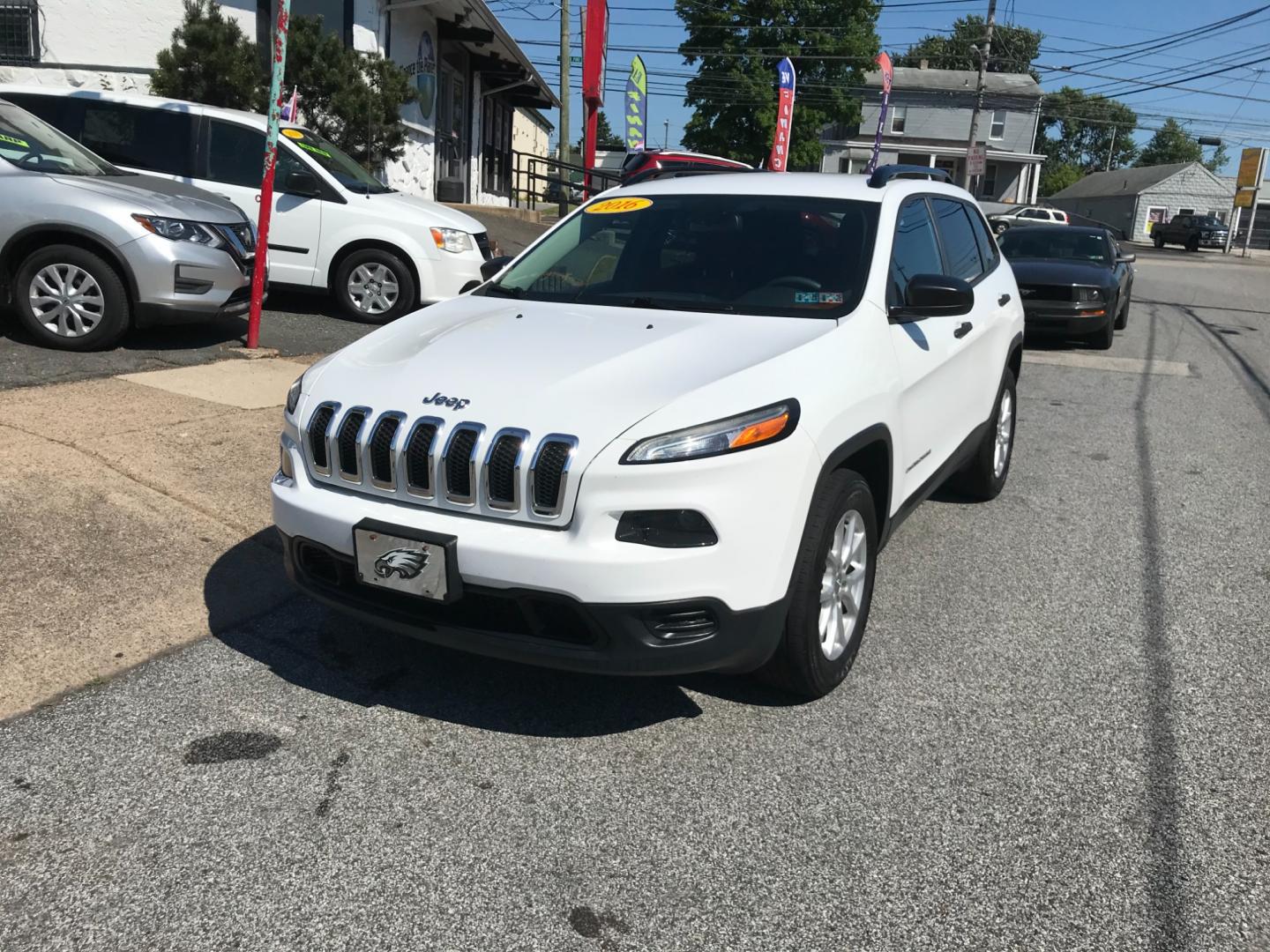 2016 White /Gray Jeep Cherokee Sport (1C4PJMAB1GW) with an 2.4 V4 engine, Automatic transmission, located at 577 Chester Pike, Prospect Park, PA, 19076, (610) 237-1015, 39.886154, -75.302338 - 2016 Jeep Cherokee: 4x4, backup camera, new PA inspection, SUPER clean, runs LIKE NEW! This vehicle comes inspected and has been given a bumper to bumper safety check. It is very clean, reliable, and well maintained. We offer a unique pay plan that is known for being the easiest and fastest finan - Photo#2