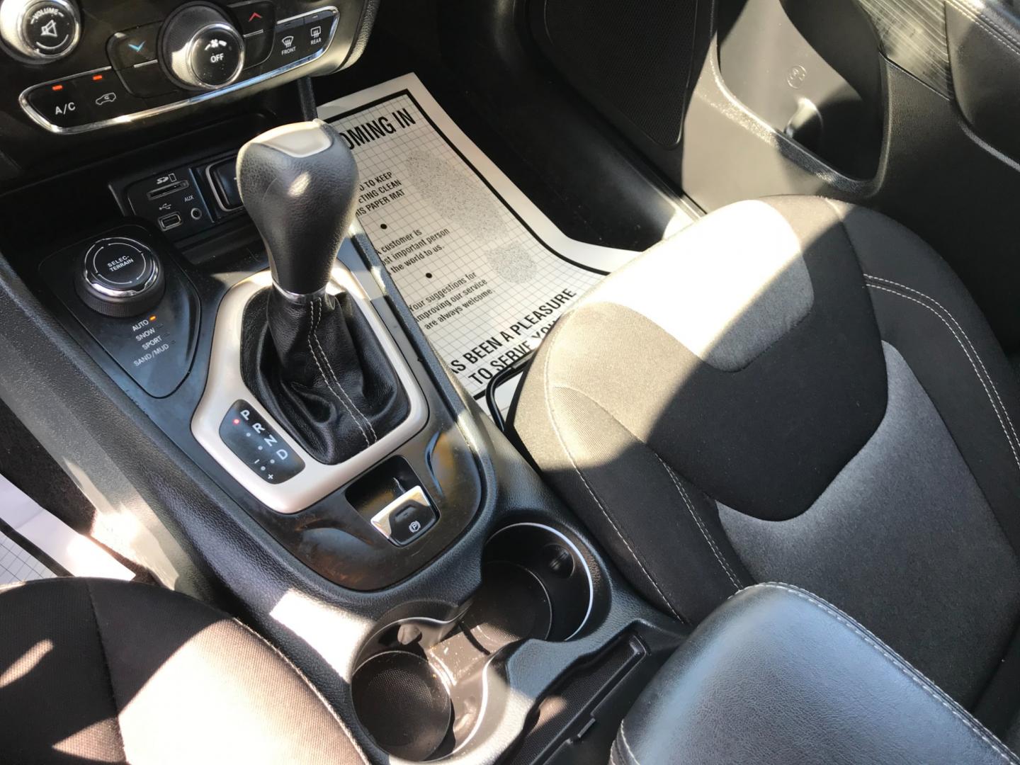 2016 White /Gray Jeep Cherokee Sport (1C4PJMAB1GW) with an 2.4 V4 engine, Automatic transmission, located at 577 Chester Pike, Prospect Park, PA, 19076, (610) 237-1015, 39.886154, -75.302338 - 2016 Jeep Cherokee: 4x4, backup camera, new PA inspection, SUPER clean, runs LIKE NEW! This vehicle comes inspected and has been given a bumper to bumper safety check. It is very clean, reliable, and well maintained. We offer a unique pay plan that is known for being the easiest and fastest finan - Photo#4