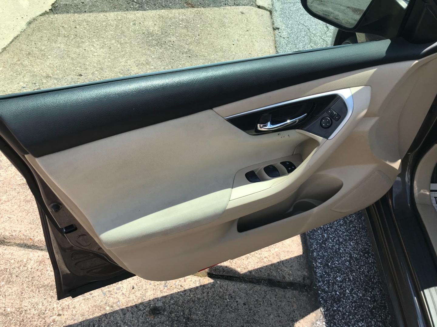 2014 Brown /Beige Nissan Altima 2.5 (1N4AL3AP3EC) with an 2.5 V4 engine, Automatic transmission, located at 577 Chester Pike, Prospect Park, PA, 19076, (610) 237-1015, 39.886154, -75.302338 - 2014 Nissan Altima: New PA inspection, great on gas, SUPER CLEAN, runs LIKE NEW! This vehicle comes inspected and has been given a bumper to bumper safety check. It is very clean, reliable, and well maintained. We offer a unique pay plan that is known for being the easiest and fastest financing o - Photo#8