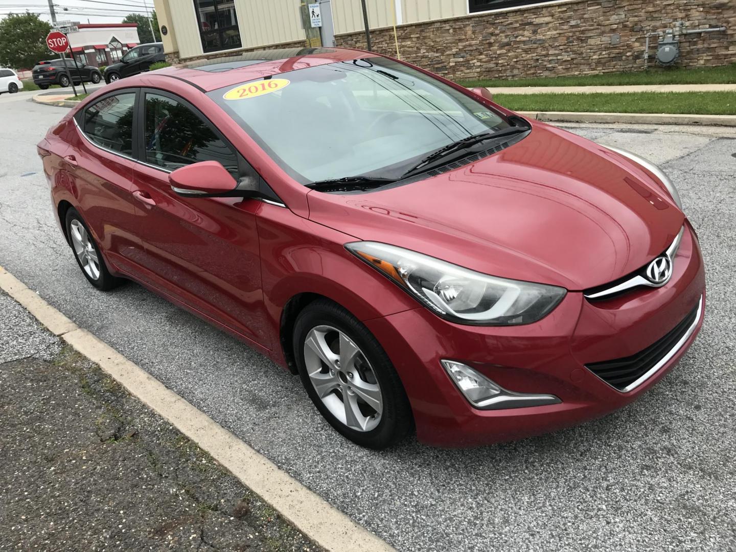 2016 Maroon /Gray Hyundai Elantra SE (KMHDH4AE5GU) with an 1.8 V4 engine, Automatic transmission, located at 577 Chester Pike, Prospect Park, PA, 19076, (610) 237-1015, 39.886154, -75.302338 - Photo#3