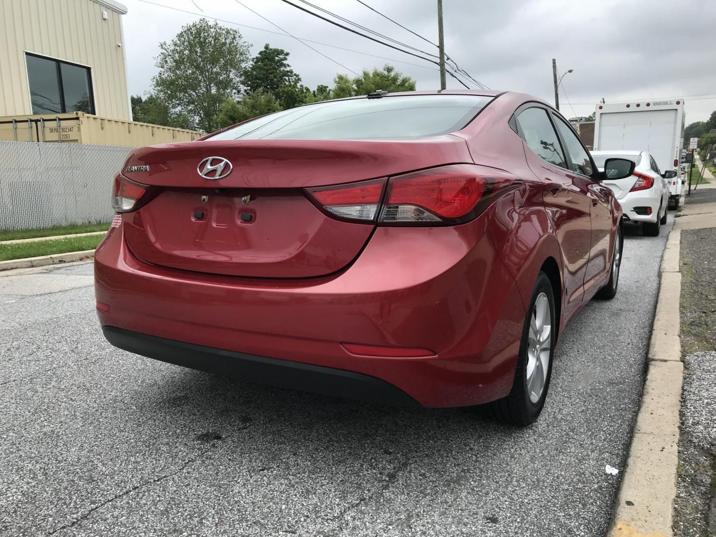 2016 Maroon /Gray Hyundai Elantra SE (KMHDH4AE5GU) with an 1.8 V4 engine, Automatic transmission, located at 577 Chester Pike, Prospect Park, PA, 19076, (610) 237-1015, 39.886154, -75.302338 - Photo#5
