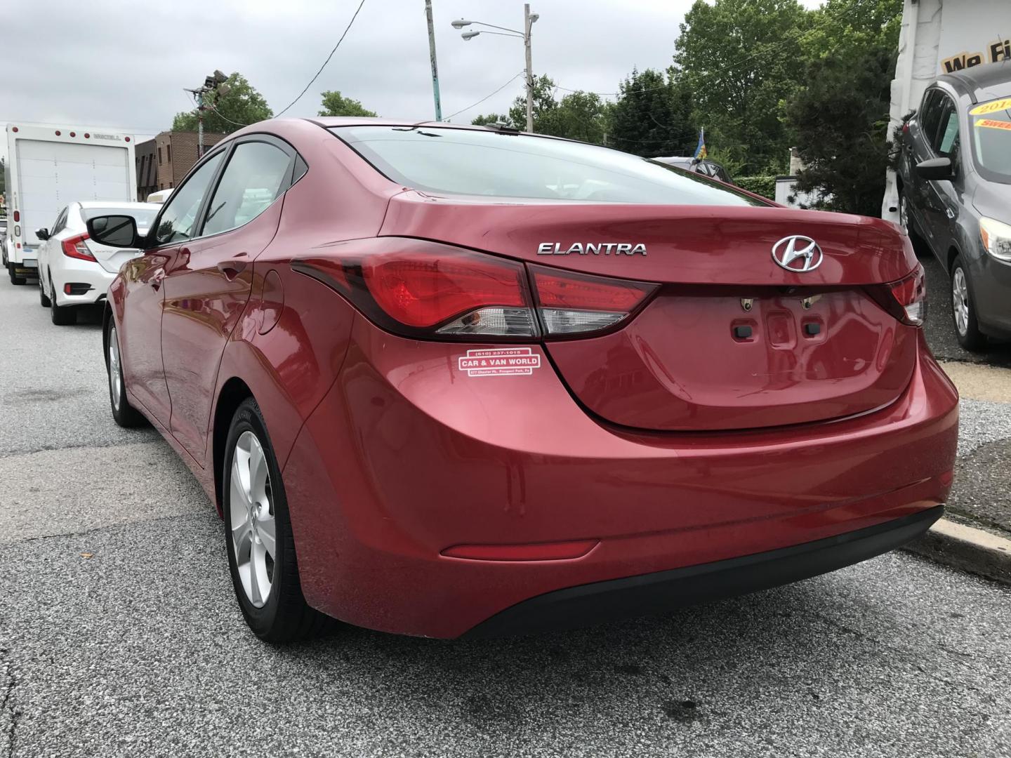 2016 Maroon /Gray Hyundai Elantra SE (KMHDH4AE5GU) with an 1.8 V4 engine, Automatic transmission, located at 577 Chester Pike, Prospect Park, PA, 19076, (610) 237-1015, 39.886154, -75.302338 - Photo#4