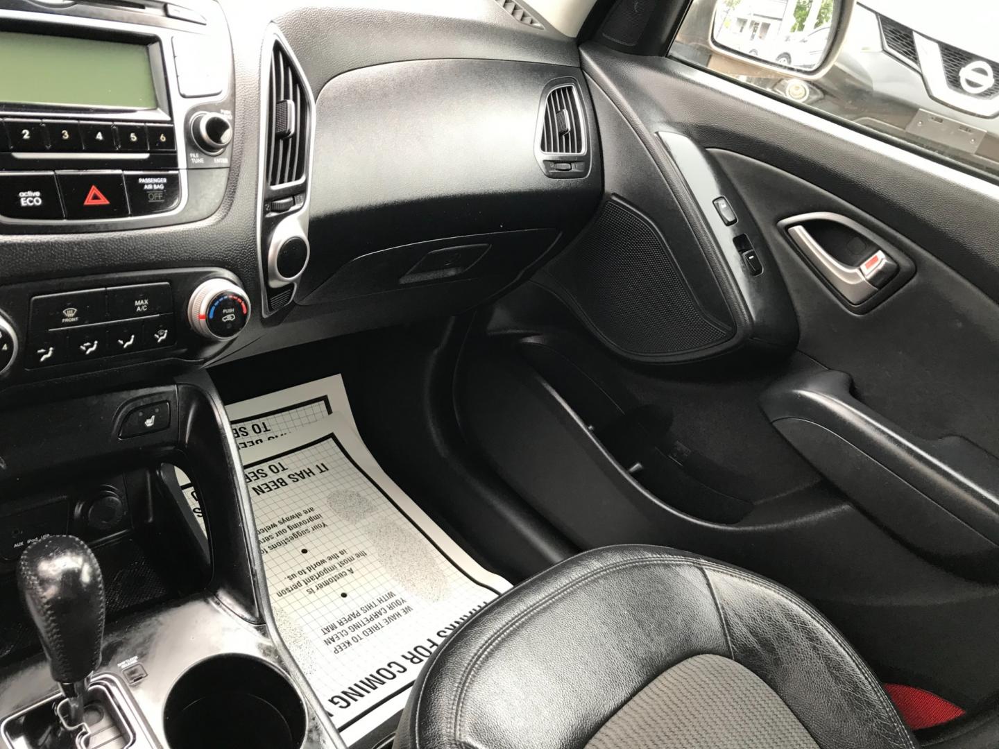 2012 Brown /Gray Hyundai Tucson GLS (KM8JUCAC7CU) with an 2.4 V4 engine, Automatic transmission, located at 577 Chester Pike, Prospect Park, PA, 19076, (610) 237-1015, 39.886154, -75.302338 - Photo#15