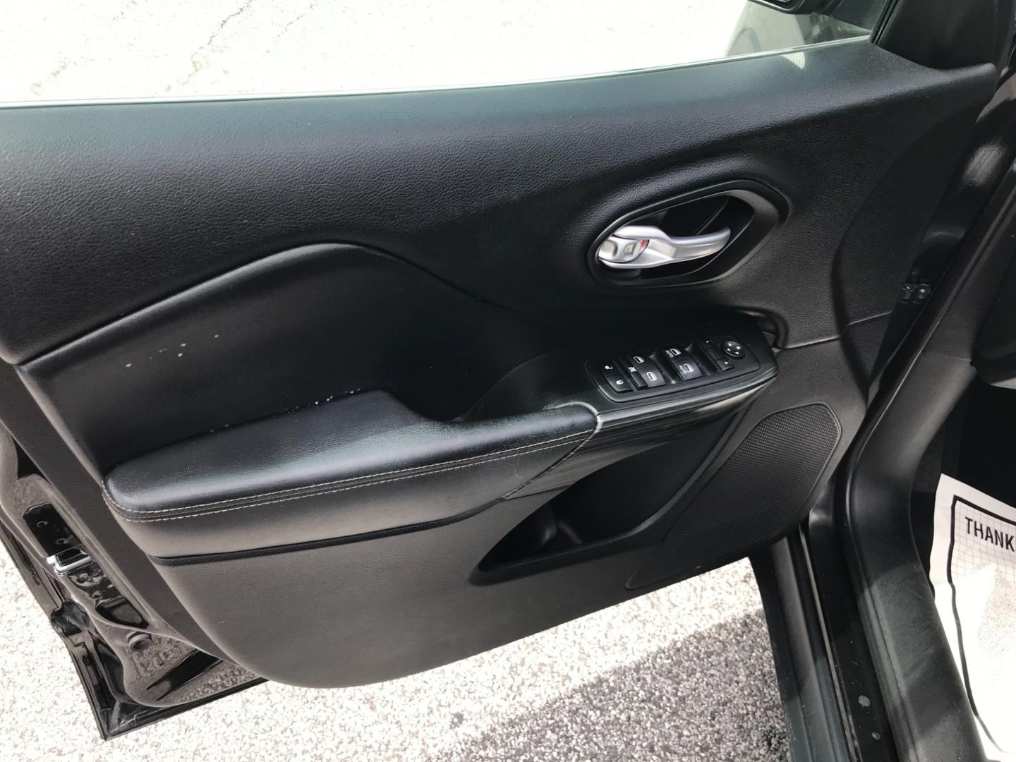 2014 Black /Black Jeep Cherokee Limited (1C4PJMDS4EW) with an 3.2 V6 engine, Automatic transmission, located at 577 Chester Pike, Prospect Park, PA, 19076, (610) 237-1015, 39.886154, -75.302338 - Photo#10