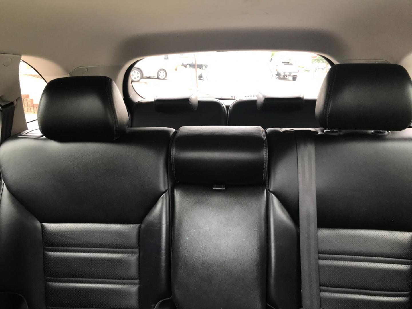 2016 White /Black Kia Sorento EX (5XYPHDA58GG) with an 3.3 V6 engine, Automatic transmission, located at 577 Chester Pike, Prospect Park, PA, 19076, (610) 237-1015, 39.886154, -75.302338 - 2016 Kia Sorento EX: Only 119k miles, 3rd row seating, AWD, backup camera, tow hitch, SUPER CLEAN, runs LIKE NEW! This vehicle comes inspected and has been given a bumper to bumper safety check. It is very clean, reliable, and well maintained. We offer a unique pay plan that is known for being th - Photo#3