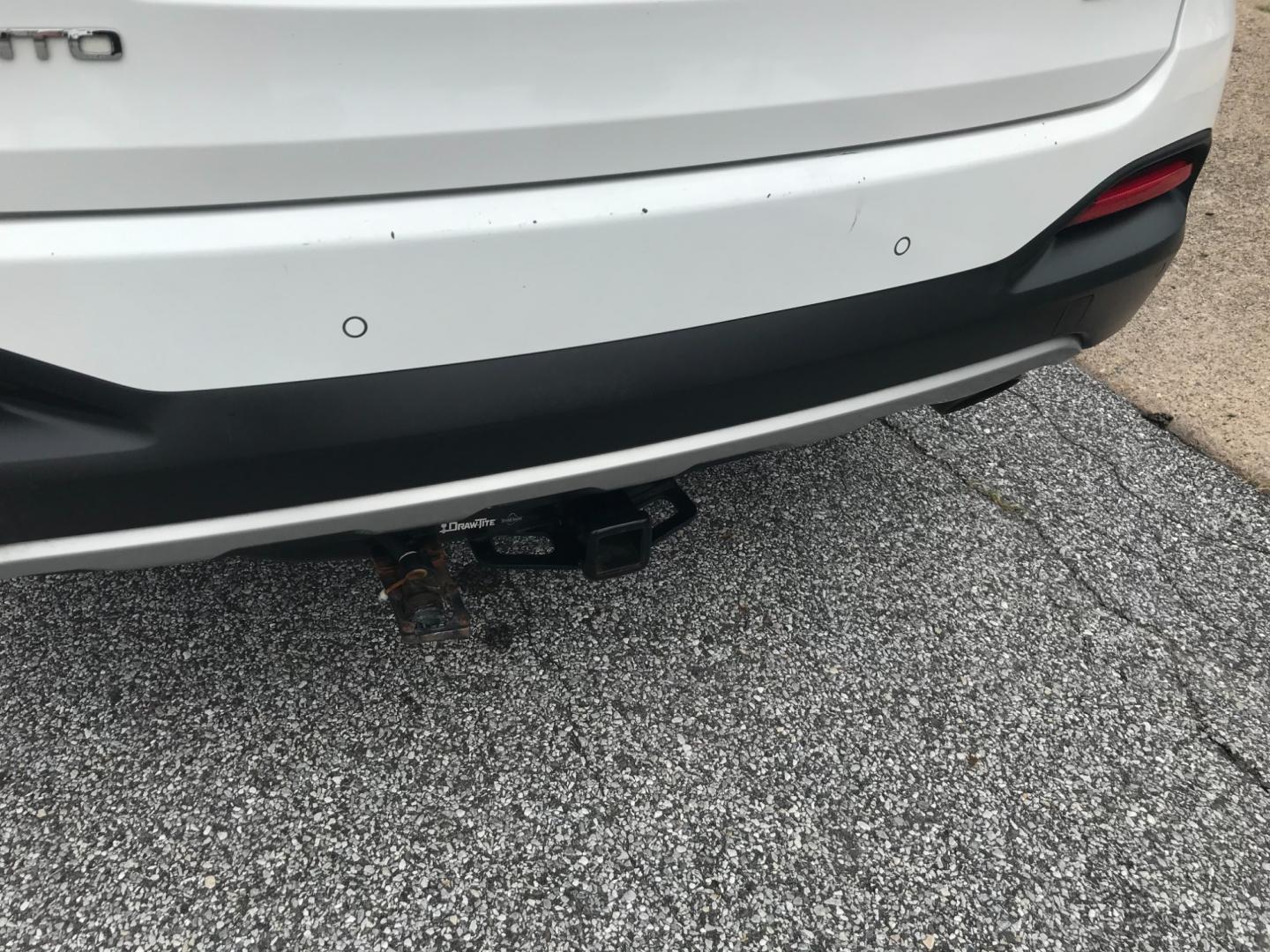 2016 White /Black Kia Sorento EX (5XYPHDA58GG) with an 3.3 V6 engine, Automatic transmission, located at 577 Chester Pike, Prospect Park, PA, 19076, (610) 237-1015, 39.886154, -75.302338 - 2016 Kia Sorento EX: Only 119k miles, 3rd row seating, AWD, backup camera, tow hitch, SUPER CLEAN, runs LIKE NEW! This vehicle comes inspected and has been given a bumper to bumper safety check. It is very clean, reliable, and well maintained. We offer a unique pay plan that is known for being th - Photo#6