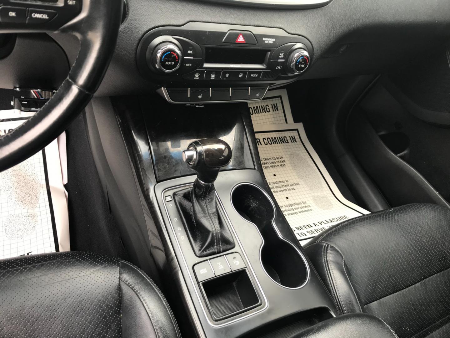2016 White /Black Kia Sorento EX (5XYPHDA58GG) with an 3.3 V6 engine, Automatic transmission, located at 577 Chester Pike, Prospect Park, PA, 19076, (610) 237-1015, 39.886154, -75.302338 - 2016 Kia Sorento EX: Only 119k miles, 3rd row seating, AWD, backup camera, tow hitch, SUPER CLEAN, runs LIKE NEW! This vehicle comes inspected and has been given a bumper to bumper safety check. It is very clean, reliable, and well maintained. We offer a unique pay plan that is known for being th - Photo#15