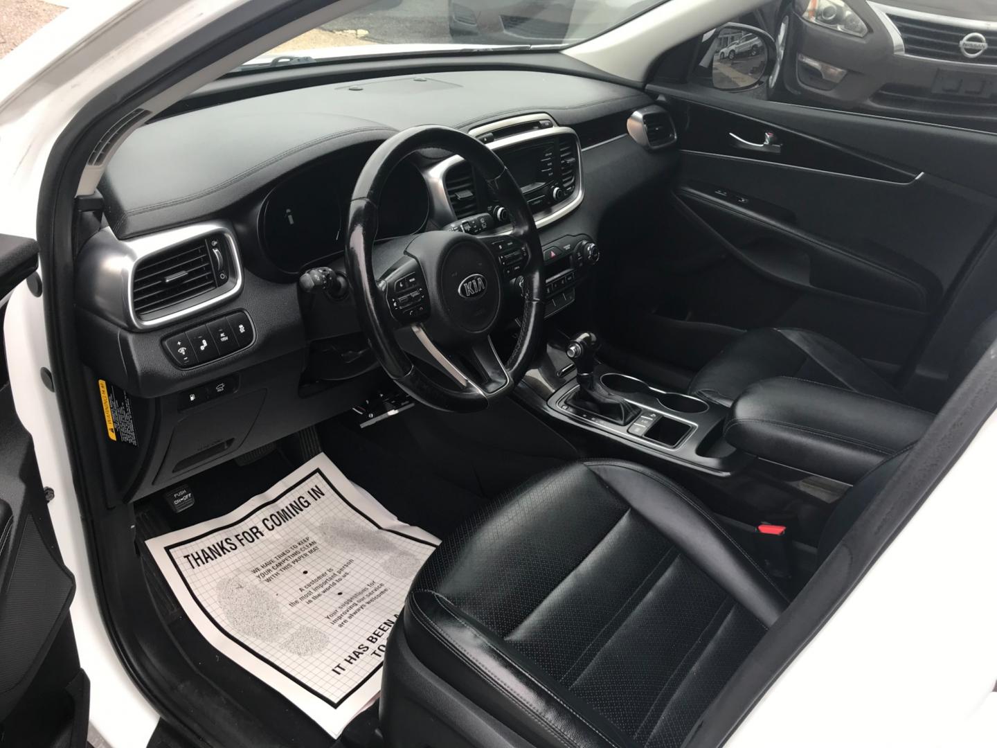 2016 White /Black Kia Sorento EX (5XYPHDA58GG) with an 3.3 V6 engine, Automatic transmission, located at 577 Chester Pike, Prospect Park, PA, 19076, (610) 237-1015, 39.886154, -75.302338 - 2016 Kia Sorento EX: Only 119k miles, 3rd row seating, AWD, backup camera, tow hitch, SUPER CLEAN, runs LIKE NEW! This vehicle comes inspected and has been given a bumper to bumper safety check. It is very clean, reliable, and well maintained. We offer a unique pay plan that is known for being th - Photo#9