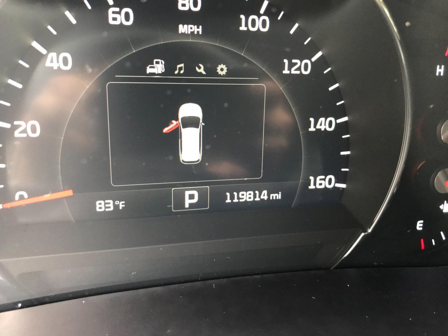 2016 White /Black Kia Sorento EX (5XYPHDA58GG) with an 3.3 V6 engine, Automatic transmission, located at 577 Chester Pike, Prospect Park, PA, 19076, (610) 237-1015, 39.886154, -75.302338 - 2016 Kia Sorento EX: Only 119k miles, 3rd row seating, AWD, backup camera, tow hitch, SUPER CLEAN, runs LIKE NEW! This vehicle comes inspected and has been given a bumper to bumper safety check. It is very clean, reliable, and well maintained. We offer a unique pay plan that is known for being th - Photo#18