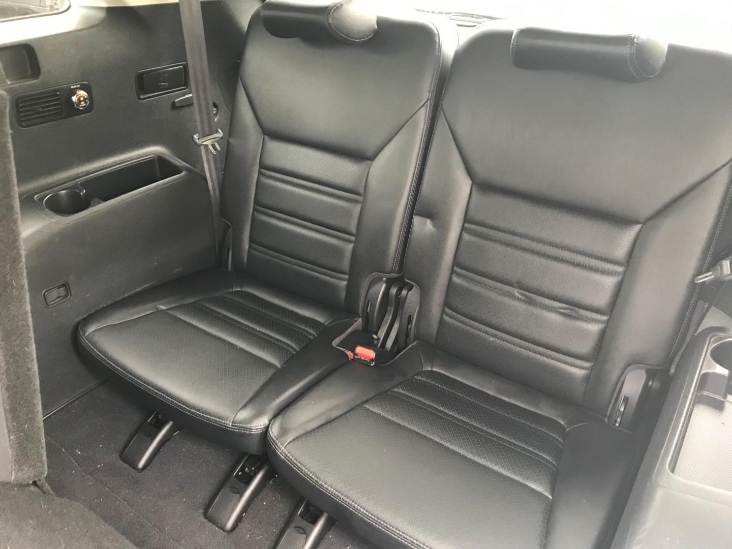 2016 White /Black Kia Sorento EX (5XYPHDA58GG) with an 3.3 V6 engine, Automatic transmission, located at 577 Chester Pike, Prospect Park, PA, 19076, (610) 237-1015, 39.886154, -75.302338 - 2016 Kia Sorento EX: Only 119k miles, 3rd row seating, AWD, backup camera, tow hitch, SUPER CLEAN, runs LIKE NEW! This vehicle comes inspected and has been given a bumper to bumper safety check. It is very clean, reliable, and well maintained. We offer a unique pay plan that is known for being th - Photo#21