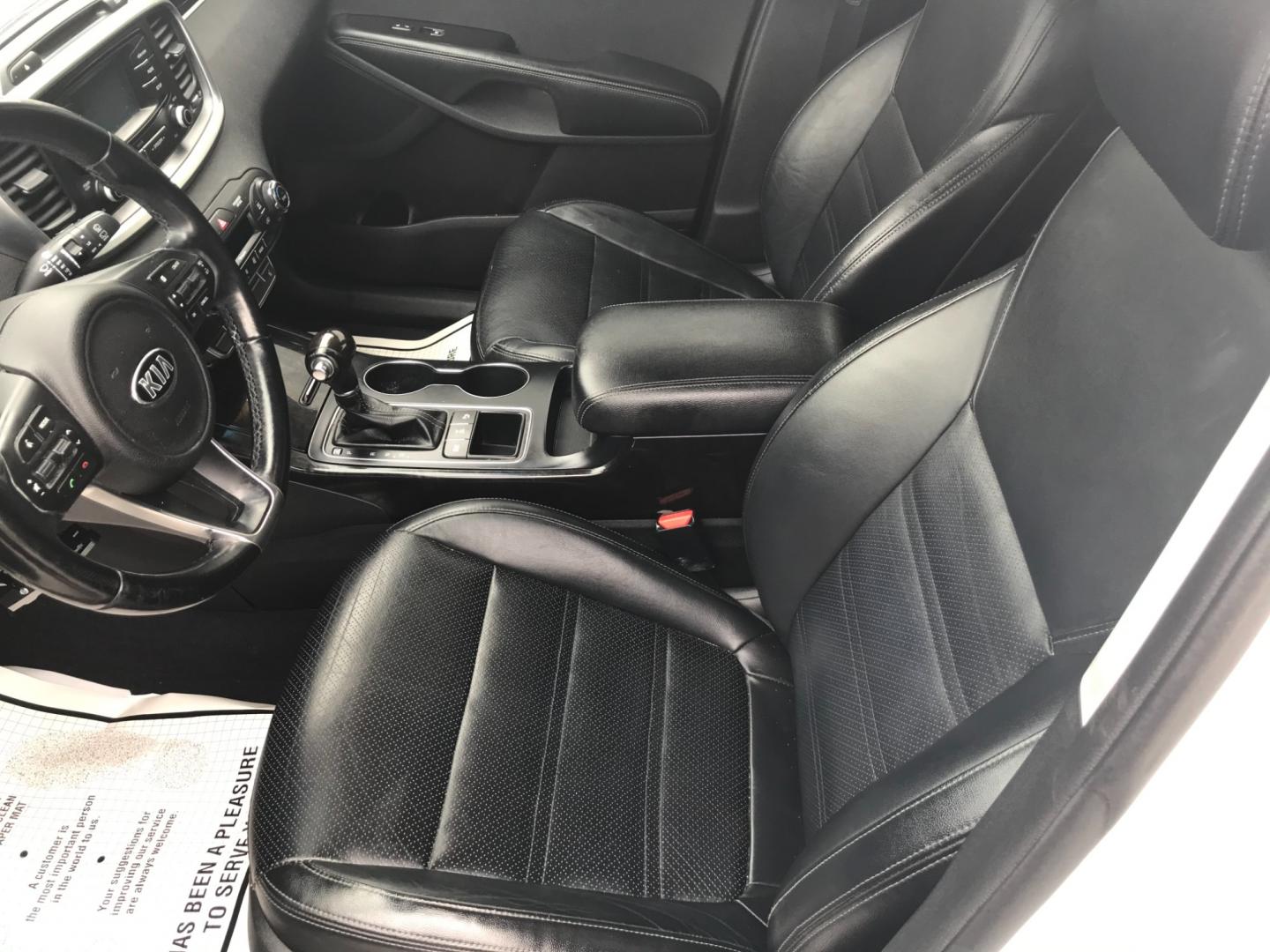 2016 White /Black Kia Sorento EX (5XYPHDA58GG) with an 3.3 V6 engine, Automatic transmission, located at 577 Chester Pike, Prospect Park, PA, 19076, (610) 237-1015, 39.886154, -75.302338 - 2016 Kia Sorento EX: Only 119k miles, 3rd row seating, AWD, backup camera, tow hitch, SUPER CLEAN, runs LIKE NEW! This vehicle comes inspected and has been given a bumper to bumper safety check. It is very clean, reliable, and well maintained. We offer a unique pay plan that is known for being th - Photo#11