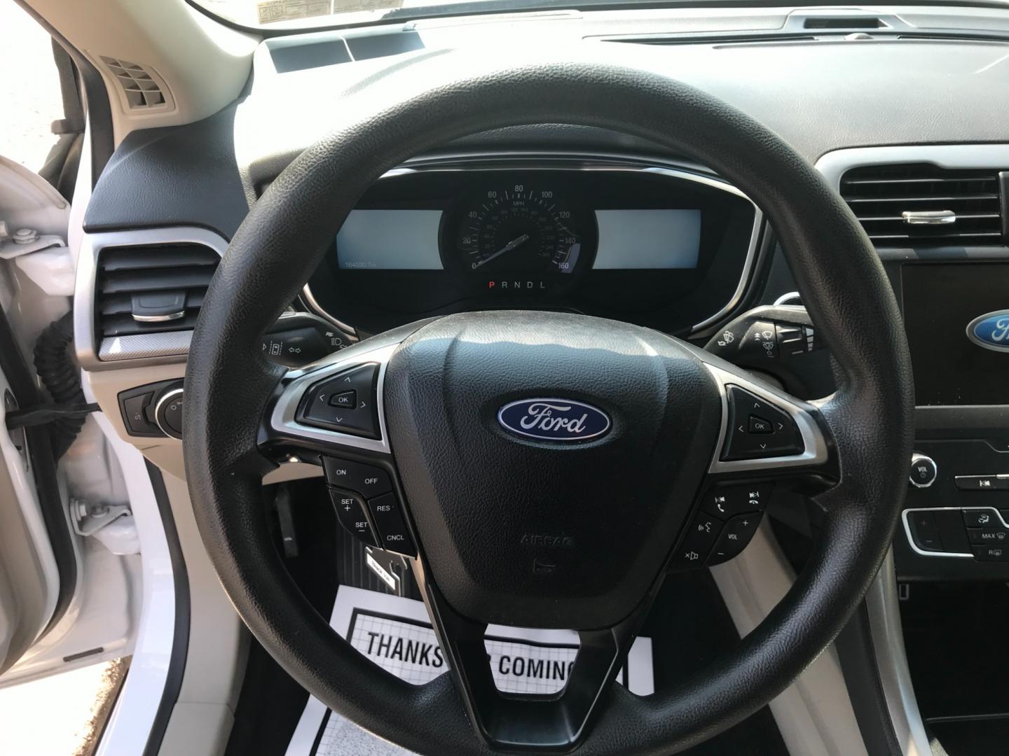 2020 White /Beige Ford Fusion SE (3FA6P0HD6LR) , Automatic transmission, located at 577 Chester Pike, Prospect Park, PA, 19076, (610) 237-1015, 39.886154, -75.302338 - 2020 Ford Fusion SE: Backup camera, new PA inspection, SUPER CLEAN, runs LIKE NEW! This vehicle comes inspected and has been given a bumper to bumper safety check. It is very clean, reliable, and well maintained. We offer a unique pay plan that is known for being the easiest and fastest financing - Photo#10