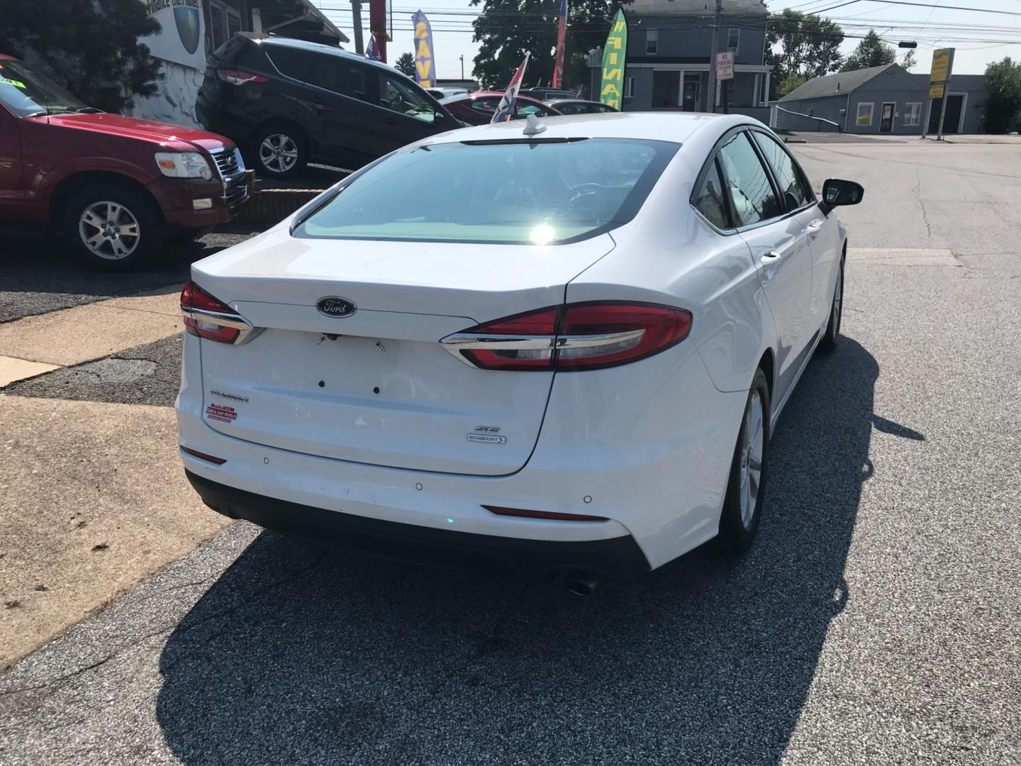 2020 White /Beige Ford Fusion SE (3FA6P0HD6LR) , Automatic transmission, located at 577 Chester Pike, Prospect Park, PA, 19076, (610) 237-1015, 39.886154, -75.302338 - 2020 Ford Fusion SE: Backup camera, new PA inspection, SUPER CLEAN, runs LIKE NEW! This vehicle comes inspected and has been given a bumper to bumper safety check. It is very clean, reliable, and well maintained. We offer a unique pay plan that is known for being the easiest and fastest financing - Photo#5