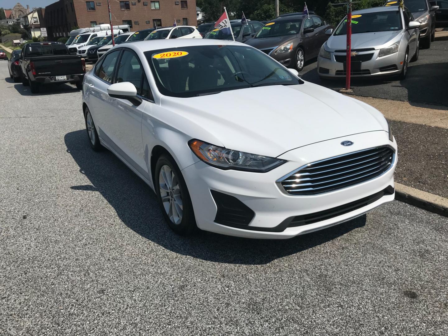2020 White /Beige Ford Fusion SE (3FA6P0HD6LR) , Automatic transmission, located at 577 Chester Pike, Prospect Park, PA, 19076, (610) 237-1015, 39.886154, -75.302338 - 2020 Ford Fusion SE: Backup camera, new PA inspection, SUPER CLEAN, runs LIKE NEW! This vehicle comes inspected and has been given a bumper to bumper safety check. It is very clean, reliable, and well maintained. We offer a unique pay plan that is known for being the easiest and fastest financing - Photo#2