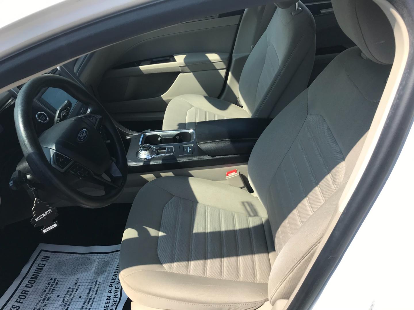 2020 White /Beige Ford Fusion SE (3FA6P0HD6LR) , Automatic transmission, located at 577 Chester Pike, Prospect Park, PA, 19076, (610) 237-1015, 39.886154, -75.302338 - 2020 Ford Fusion SE: Backup camera, new PA inspection, SUPER CLEAN, runs LIKE NEW! This vehicle comes inspected and has been given a bumper to bumper safety check. It is very clean, reliable, and well maintained. We offer a unique pay plan that is known for being the easiest and fastest financing - Photo#8