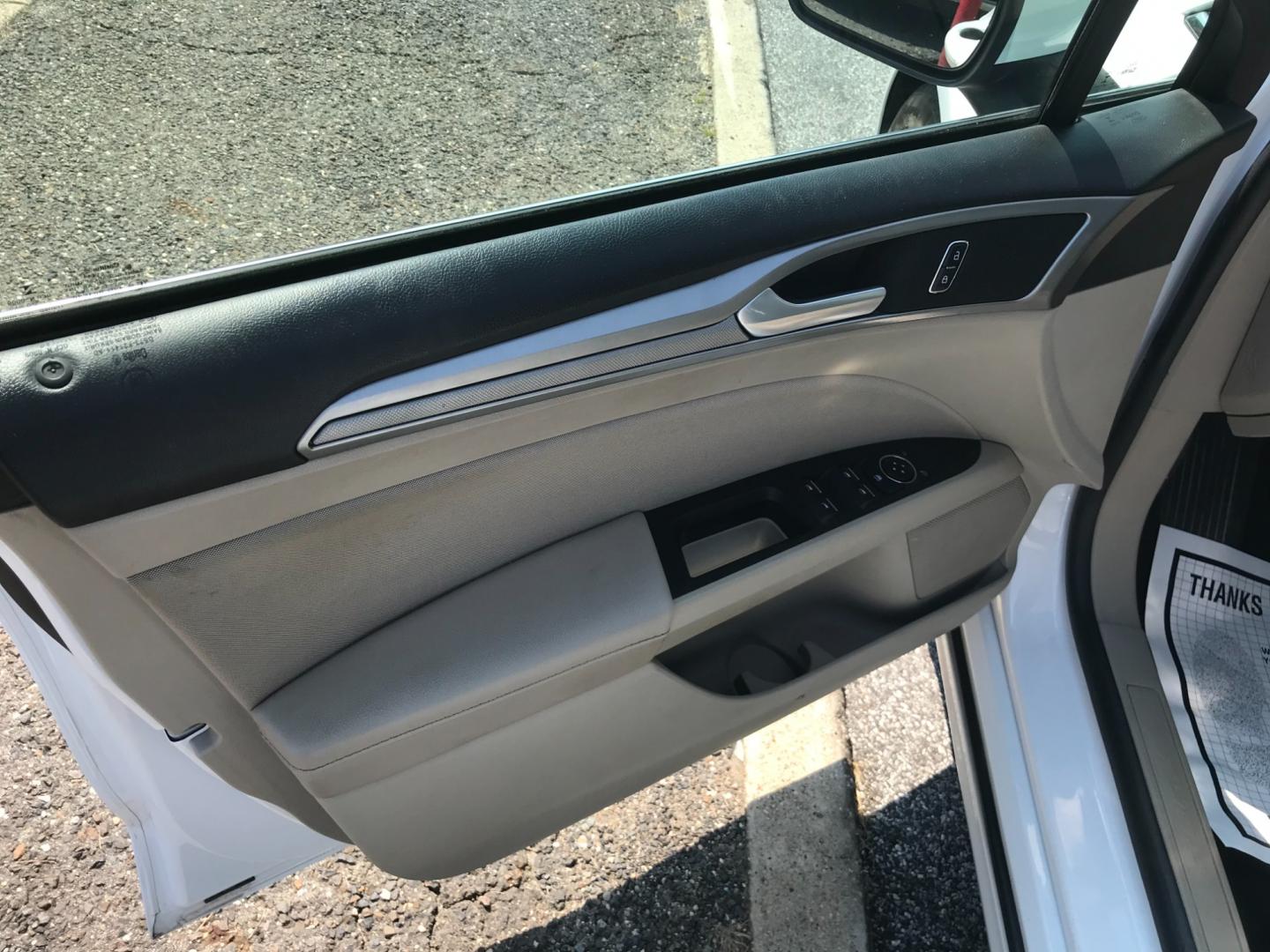2020 White /Beige Ford Fusion SE (3FA6P0HD6LR) , Automatic transmission, located at 577 Chester Pike, Prospect Park, PA, 19076, (610) 237-1015, 39.886154, -75.302338 - 2020 Ford Fusion SE: Backup camera, new PA inspection, SUPER CLEAN, runs LIKE NEW! This vehicle comes inspected and has been given a bumper to bumper safety check. It is very clean, reliable, and well maintained. We offer a unique pay plan that is known for being the easiest and fastest financing - Photo#7