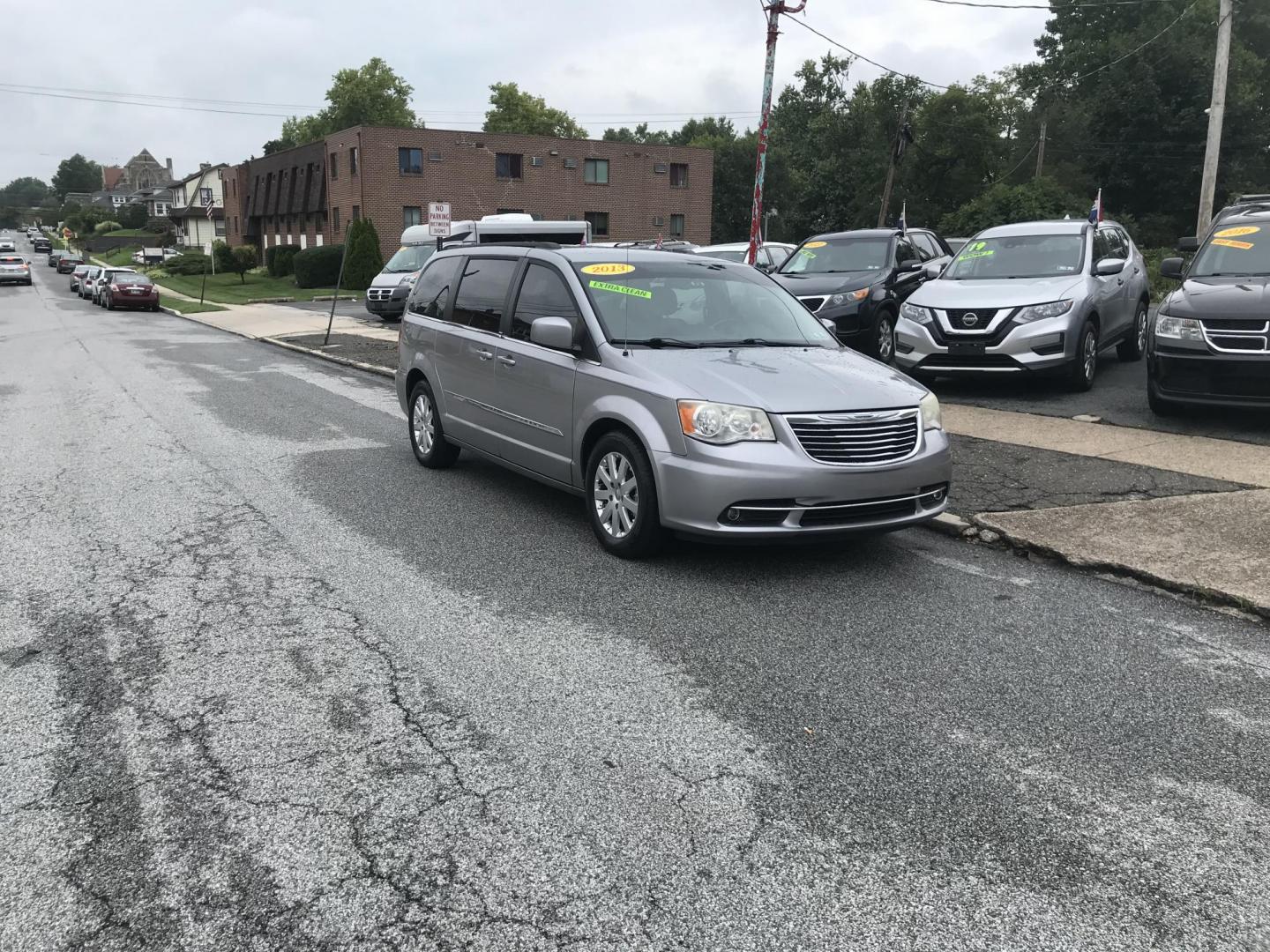 2013 /Gray Chrysler Town & Country Touring (2C4RC1BGXDR) with an 3.6L V6 DOHC 24V engine, 6-Speed Automatic transmission, located at 577 Chester Pike, Prospect Park, PA, 19076, (610) 237-1015, 39.886154, -75.302338 - 2013 Chrysler Town & Country Touring: Only 122k miles, DVD player, stow and go seating, backup camera, new PA inspection, runs LIKE NEW! This vehicle comes inspected and has been given a bumper to bumper safety check. It is very clean, reliable, and well maintained. We offer a unique pay plan tha - Photo#1