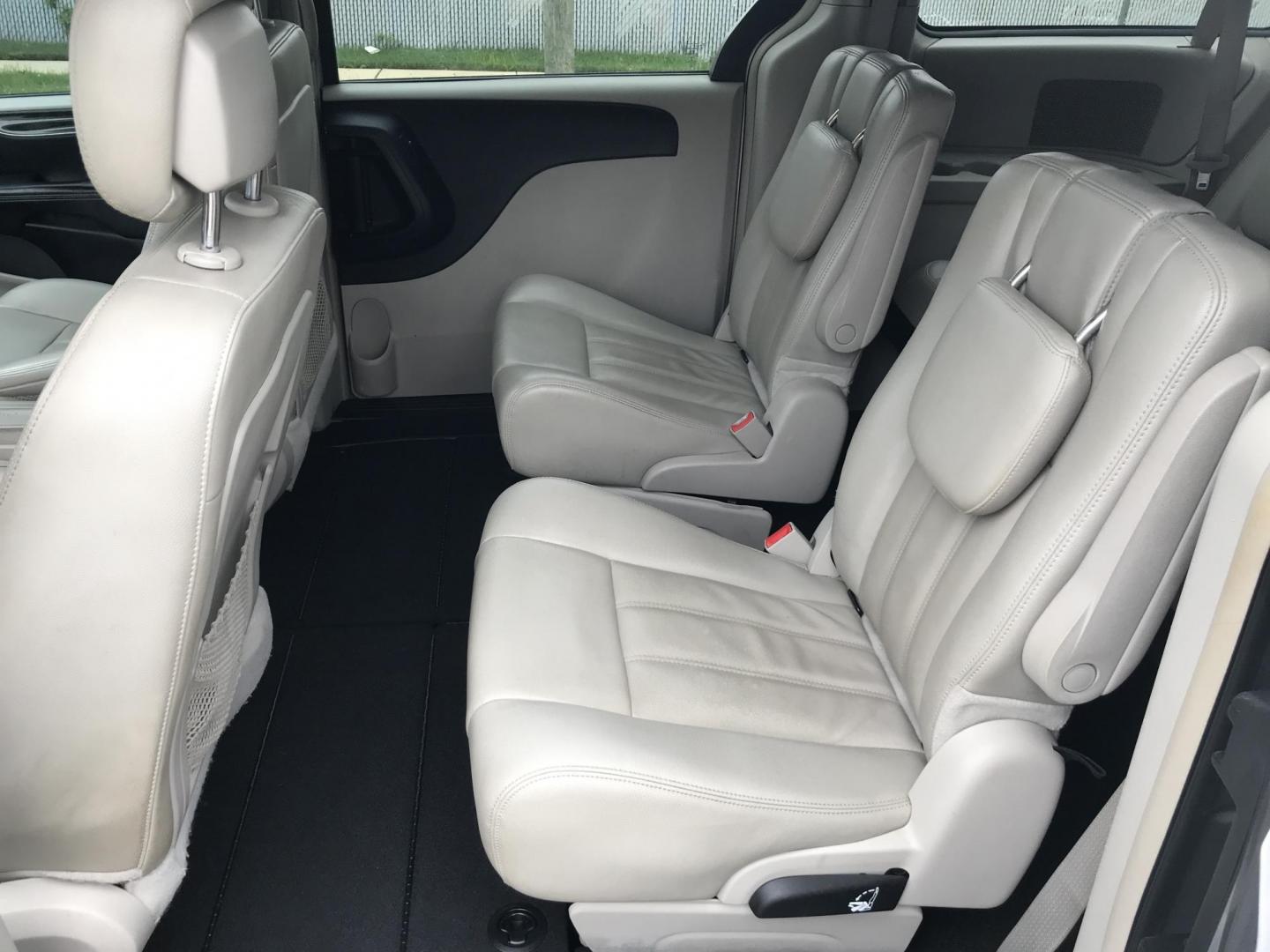 2013 /Gray Chrysler Town & Country Touring (2C4RC1BGXDR) with an 3.6L V6 DOHC 24V engine, 6-Speed Automatic transmission, located at 577 Chester Pike, Prospect Park, PA, 19076, (610) 237-1015, 39.886154, -75.302338 - 2013 Chrysler Town & Country Touring: Only 122k miles, DVD player, stow and go seating, backup camera, new PA inspection, runs LIKE NEW! This vehicle comes inspected and has been given a bumper to bumper safety check. It is very clean, reliable, and well maintained. We offer a unique pay plan tha - Photo#21