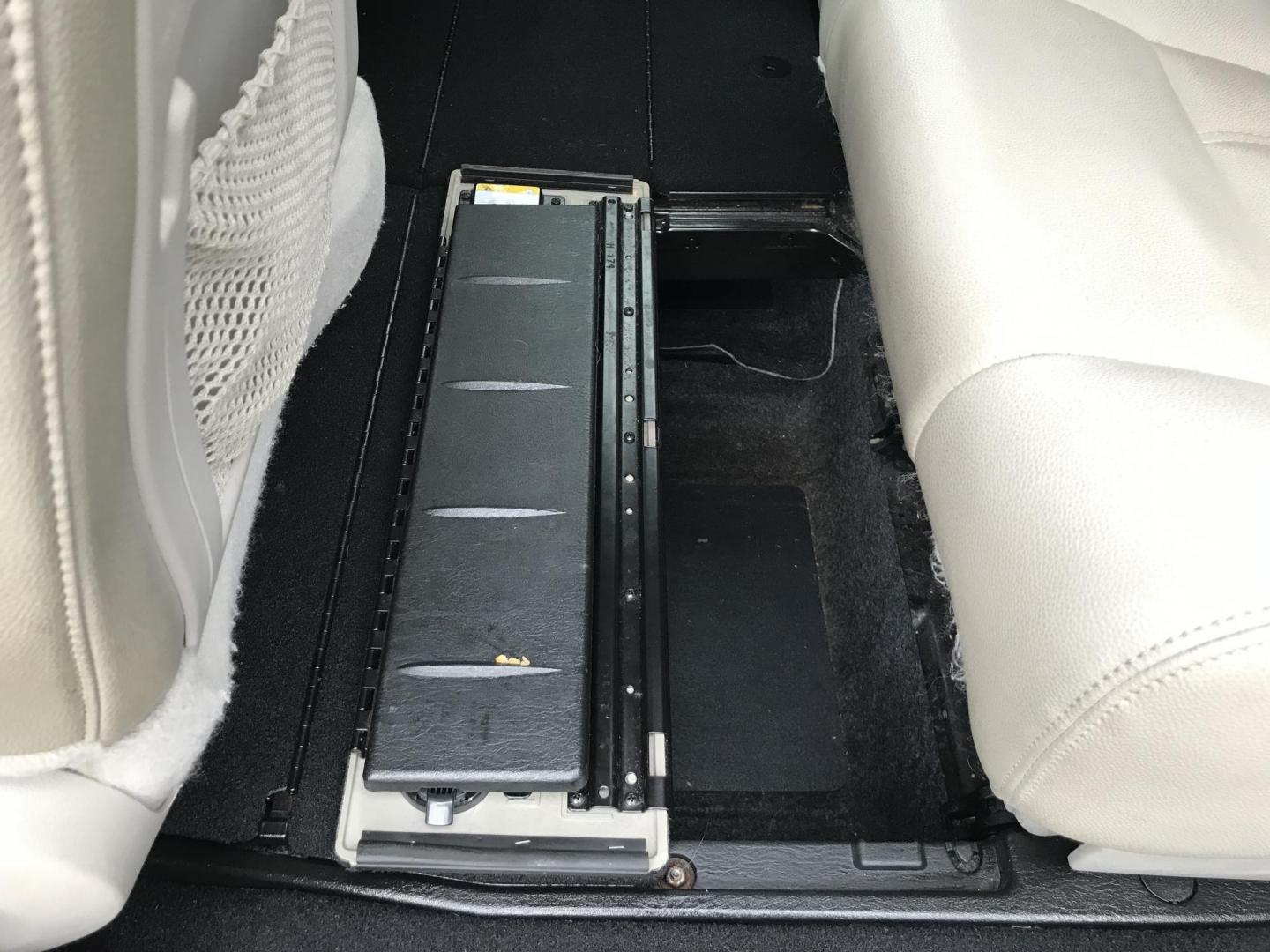 2013 /Gray Chrysler Town & Country Touring (2C4RC1BGXDR) with an 3.6L V6 DOHC 24V engine, 6-Speed Automatic transmission, located at 577 Chester Pike, Prospect Park, PA, 19076, (610) 237-1015, 39.886154, -75.302338 - 2013 Chrysler Town & Country Touring: Only 122k miles, DVD player, stow and go seating, backup camera, new PA inspection, runs LIKE NEW! This vehicle comes inspected and has been given a bumper to bumper safety check. It is very clean, reliable, and well maintained. We offer a unique pay plan tha - Photo#18